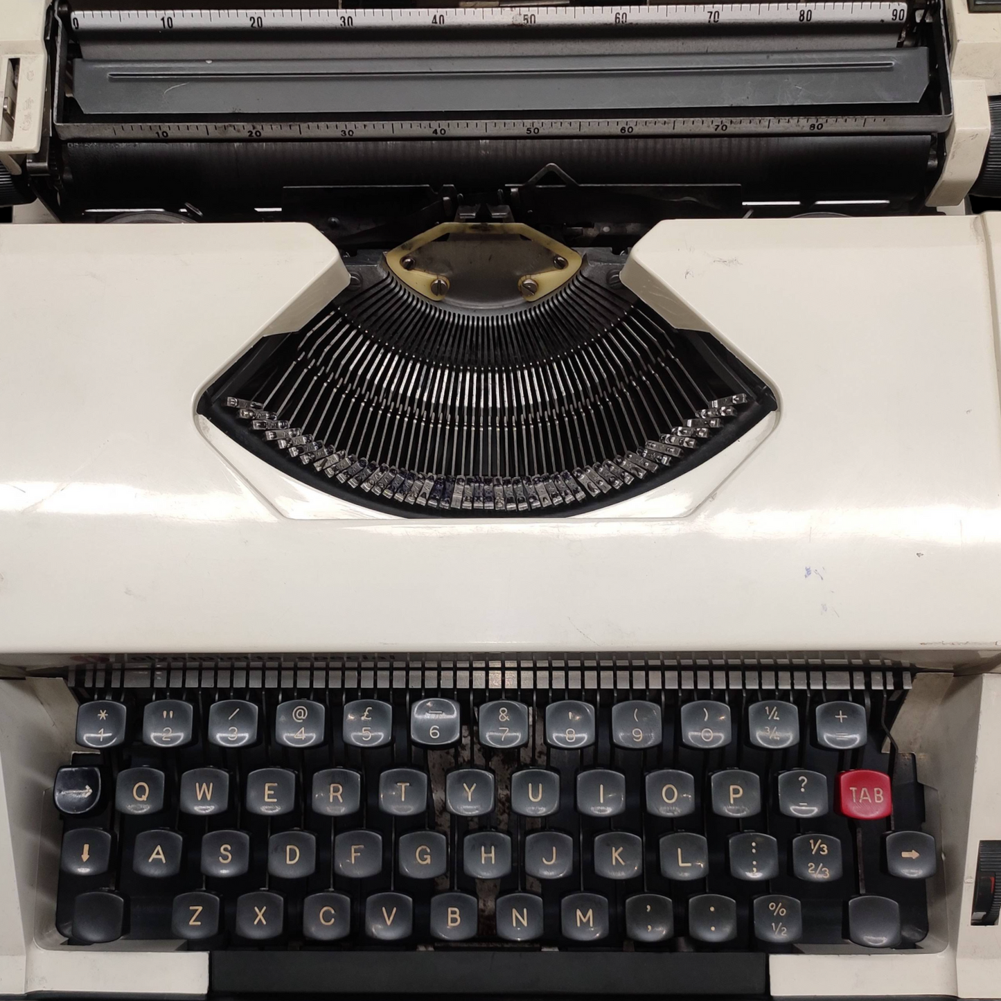Image of Olympia Olympiette Special Typewriter. Available from universaltypewritercompany.in