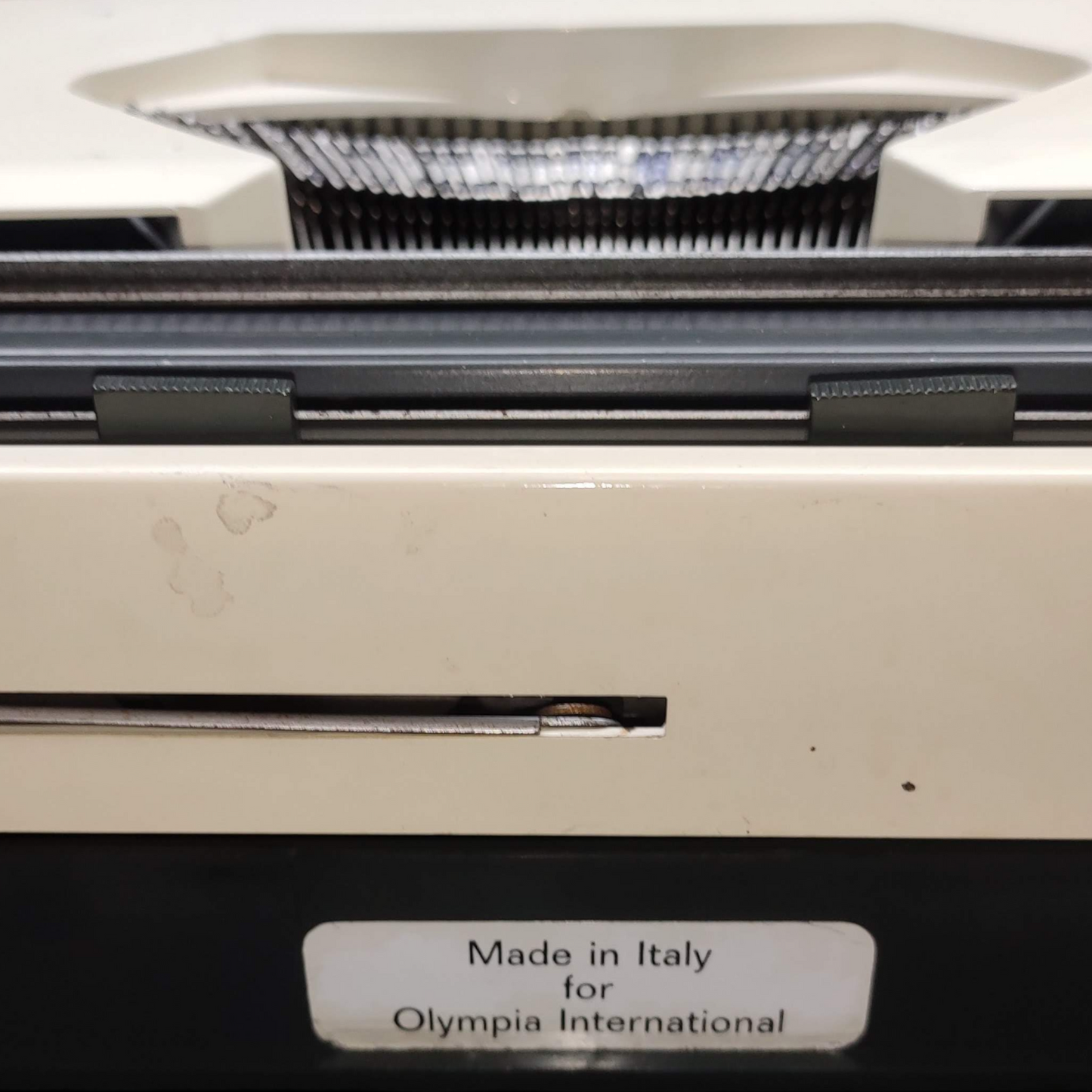 Image of Olympia Olympiette Special Typewriter. Available from universaltypewritercompany.in