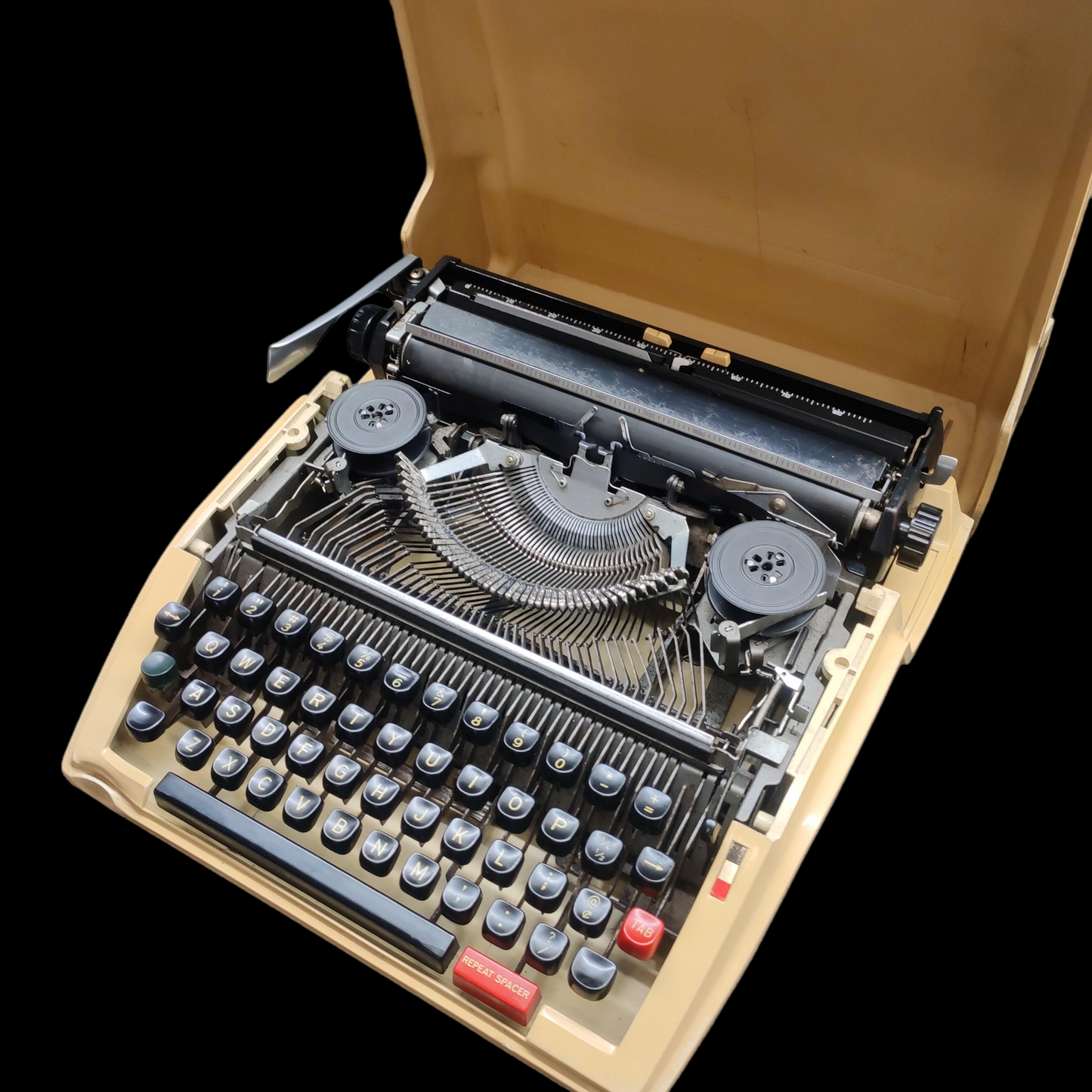 Image of Brother 750TR Typewriter. Available from universaltypewritercompany.in