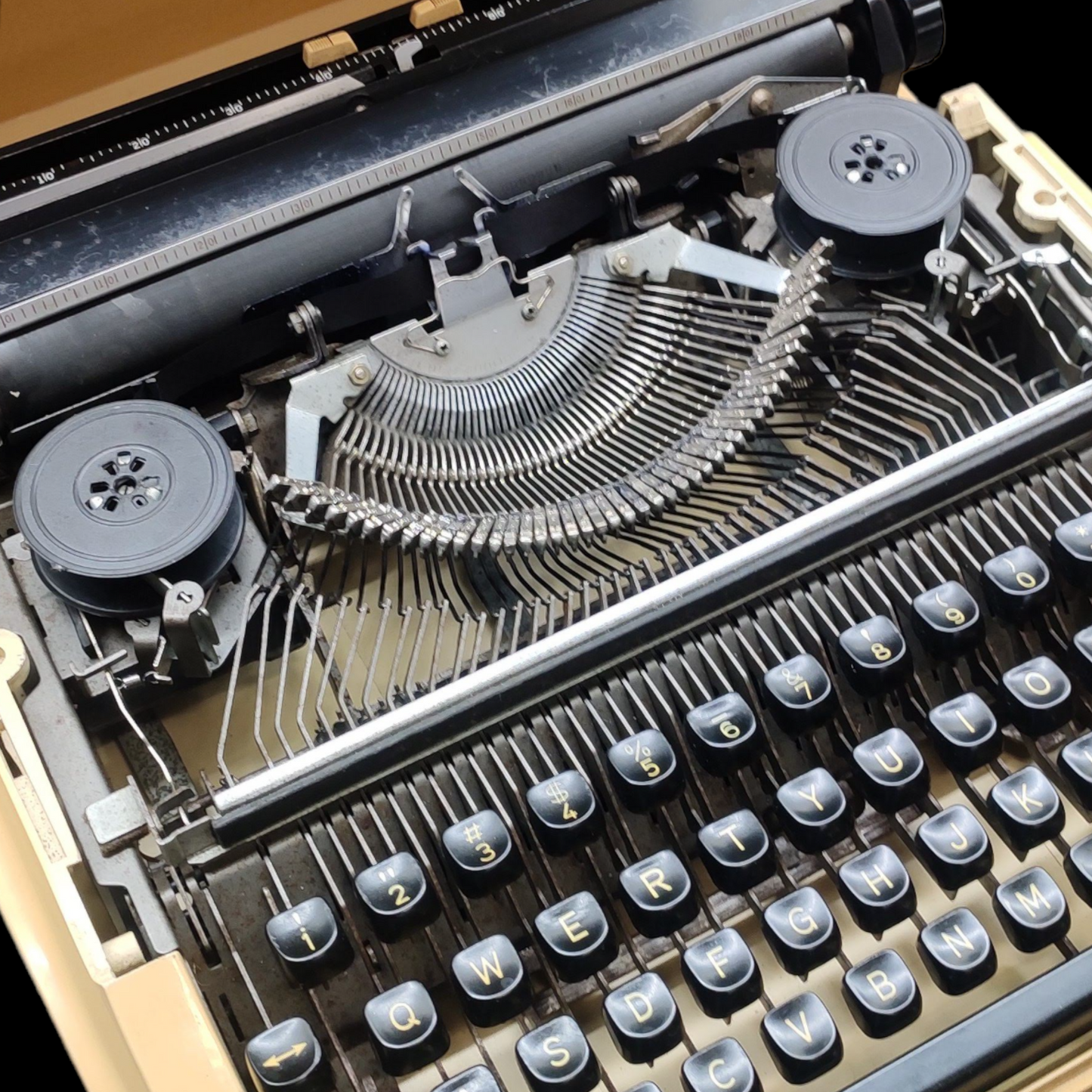 Image of Brother 750TR Typewriter. Available from universaltypewritercompany.in