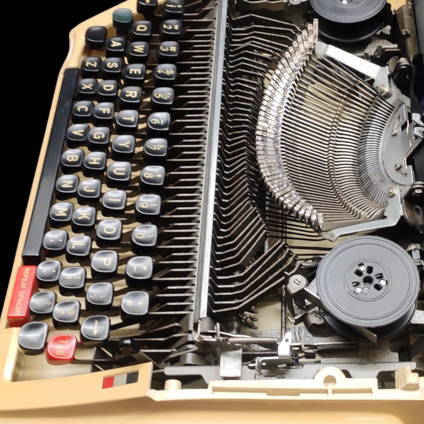 Image of Brother 750TR Typewriter. Available from universaltypewritercompany.in