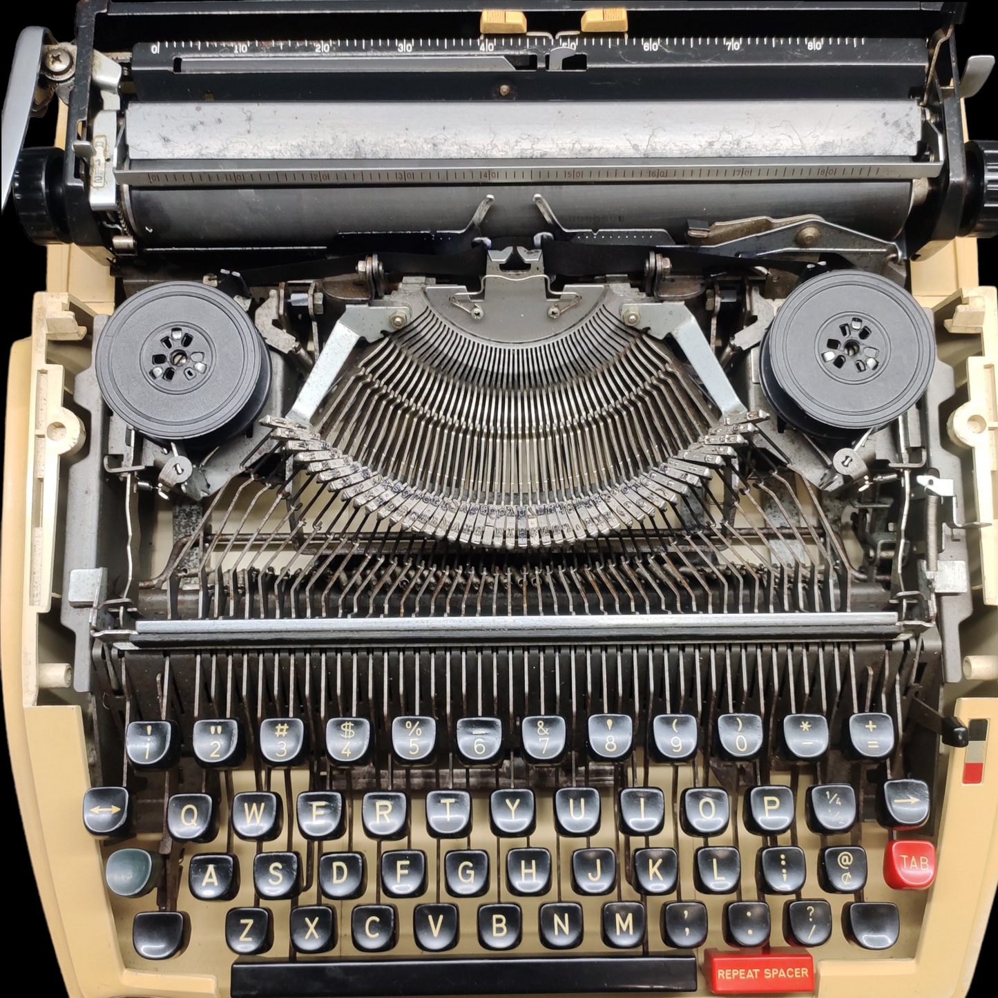 Image of Brother 750TR Typewriter. Available from universaltypewritercompany.in