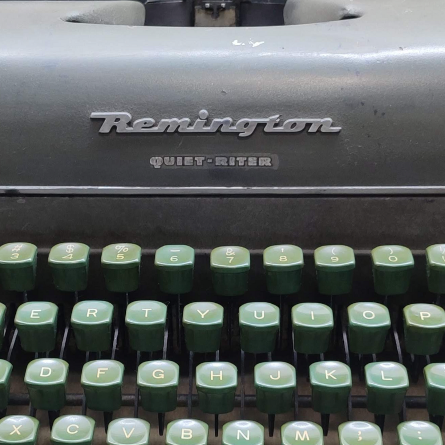 Image of Remington Quiet-Riter Typewriter. Available from universaltypewritercompany.in