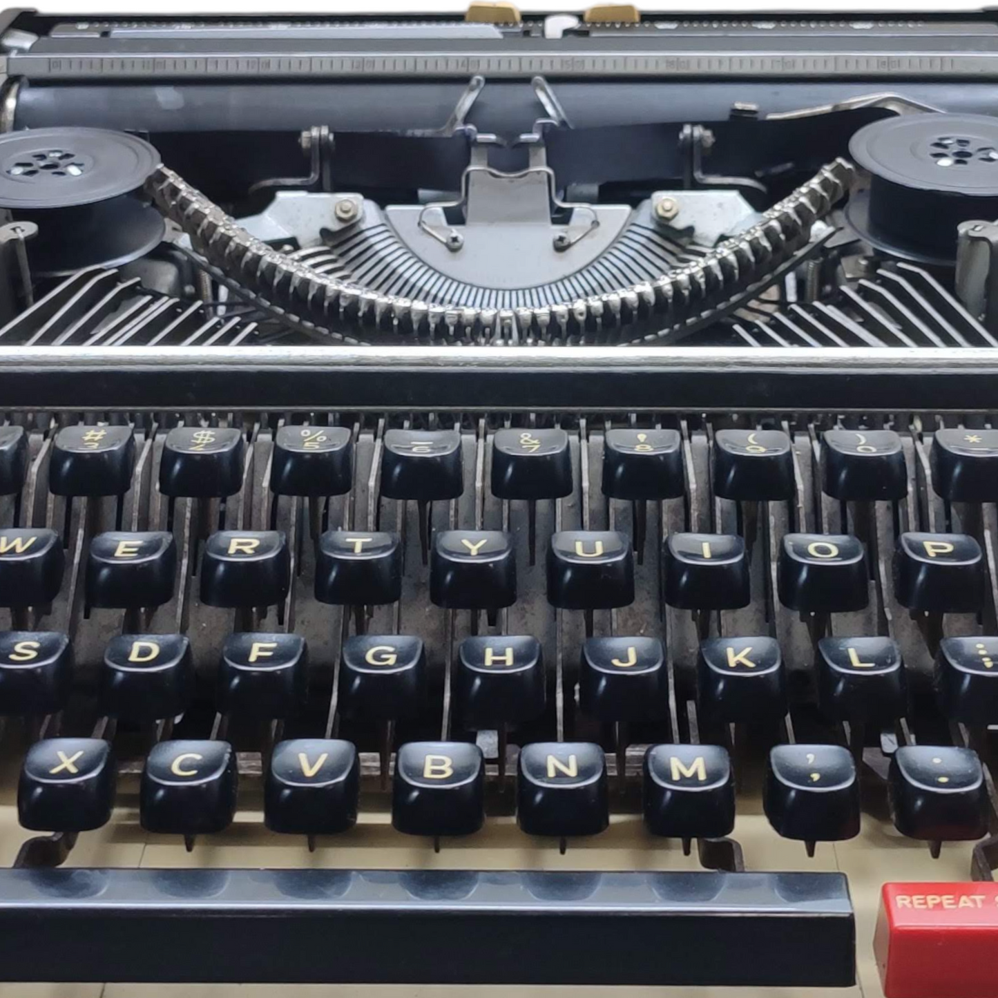 Image of Brother 750TR Typewriter. Available from universaltypewritercompany.in