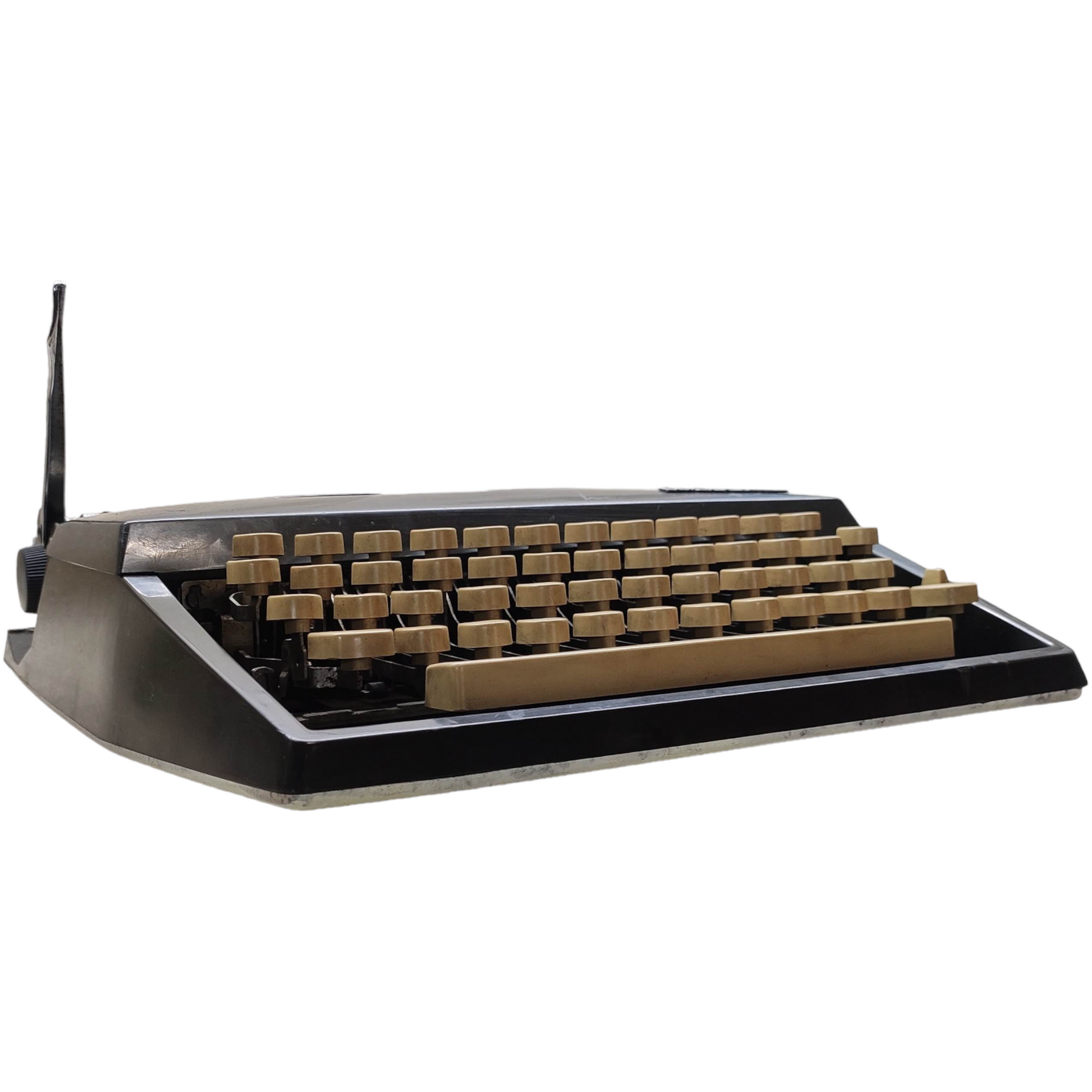 Image of Adler Tippa S Typewriter. Available from universaltypewritercompany.in