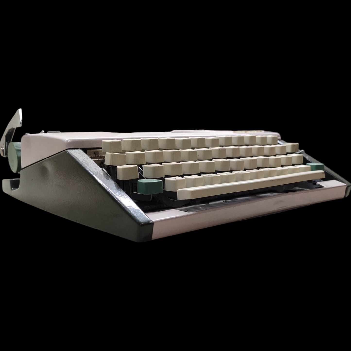 Image of Olympia SF Model Typewriter. Available from universaltypewritercompany.in