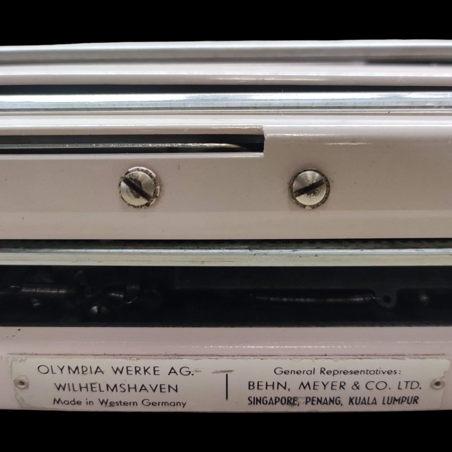 Image of Olympia SF Model Typewriter. Available from universaltypewritercompany.in
