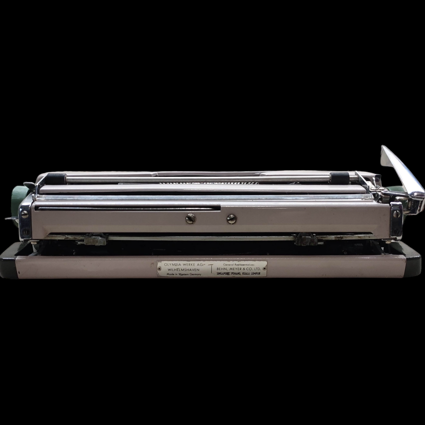 Image of Olympia SF Model Typewriter. Available from universaltypewritercompany.in