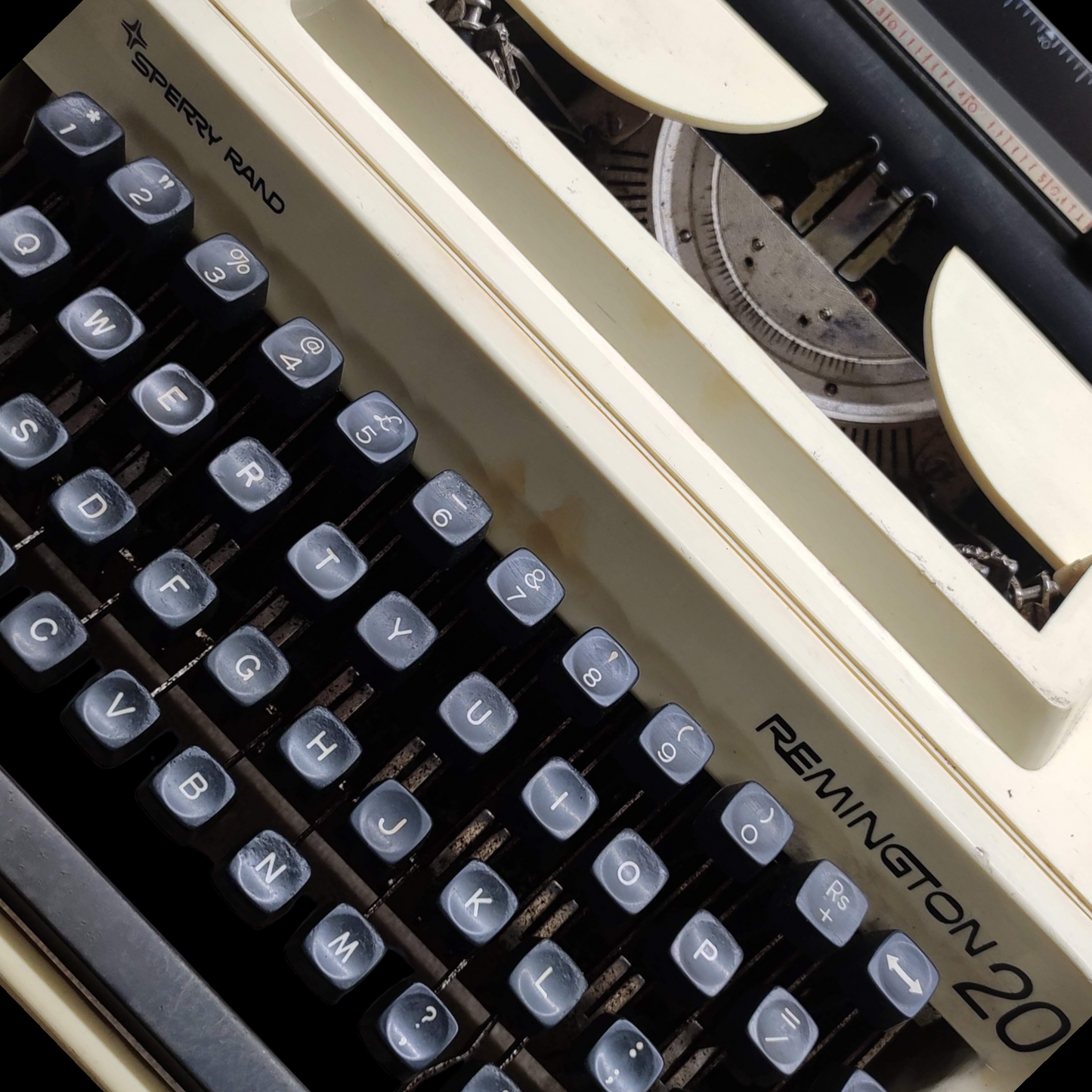 Image of Remington 20 Sperry Rand Typewriter. Available at universaltypewritercompany.in