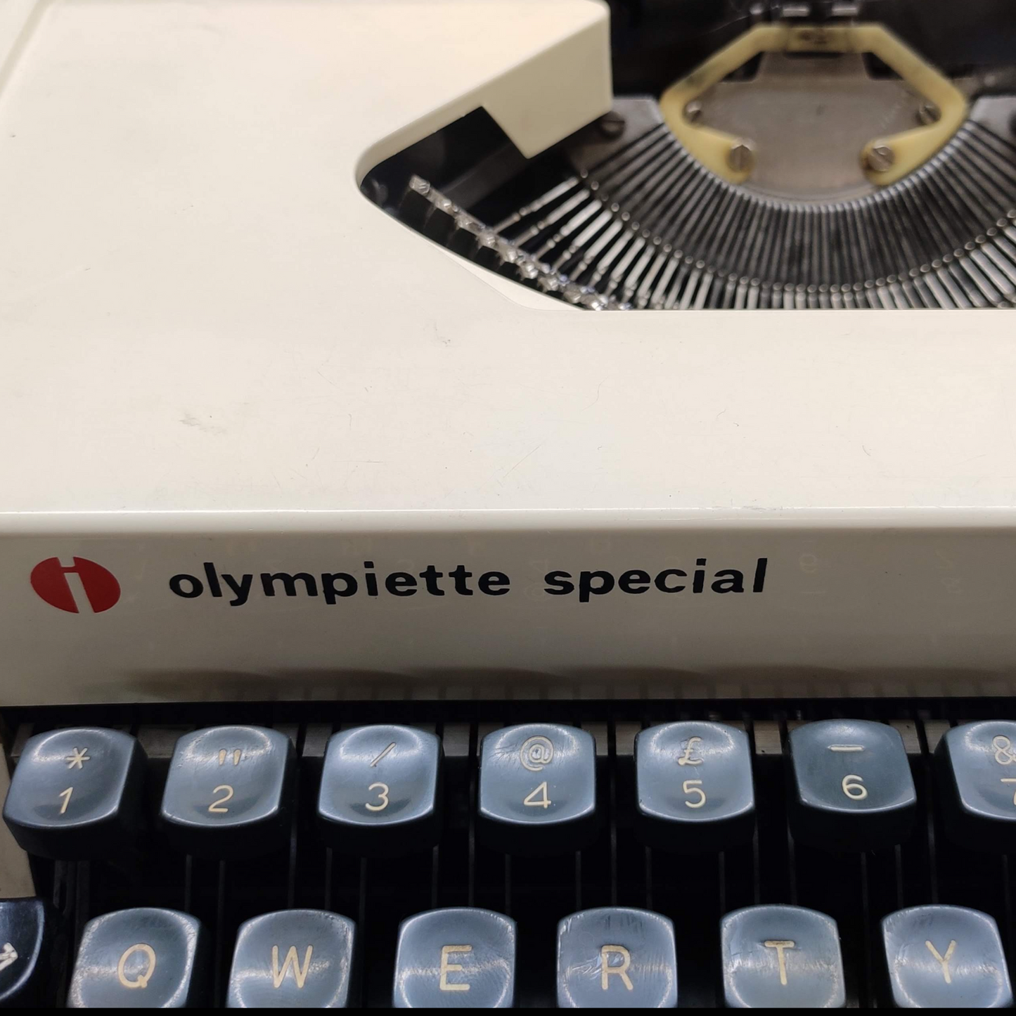 Image of Olympia Olympiette Special Typewriter. Available from universaltypewritercompany.in