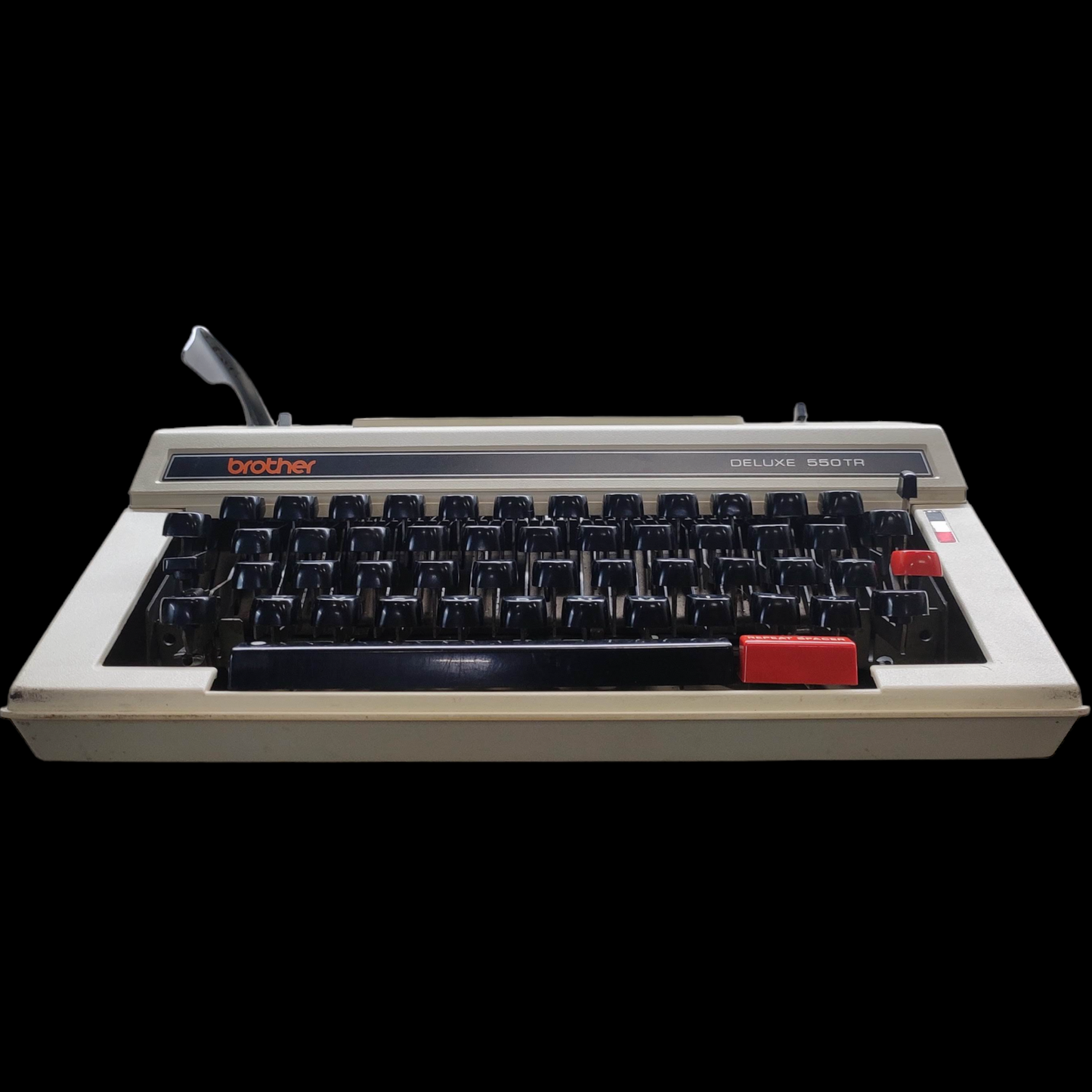 Image of Brother DELUXE 550TR Typewriter. Available from universaltypewritercompany.in