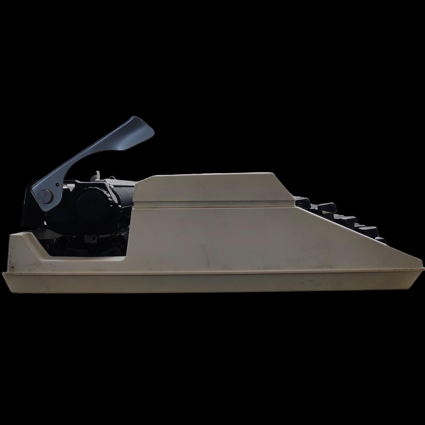 Image of Brother DELUXE 550TR Typewriter. Available from universaltypewritercompany.in