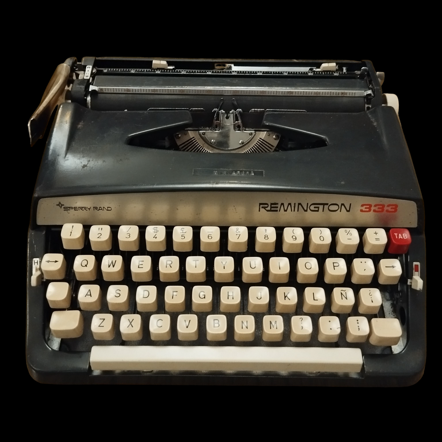 Image of Remington 333 Typewriter. Available from universaltypewritercompany.in