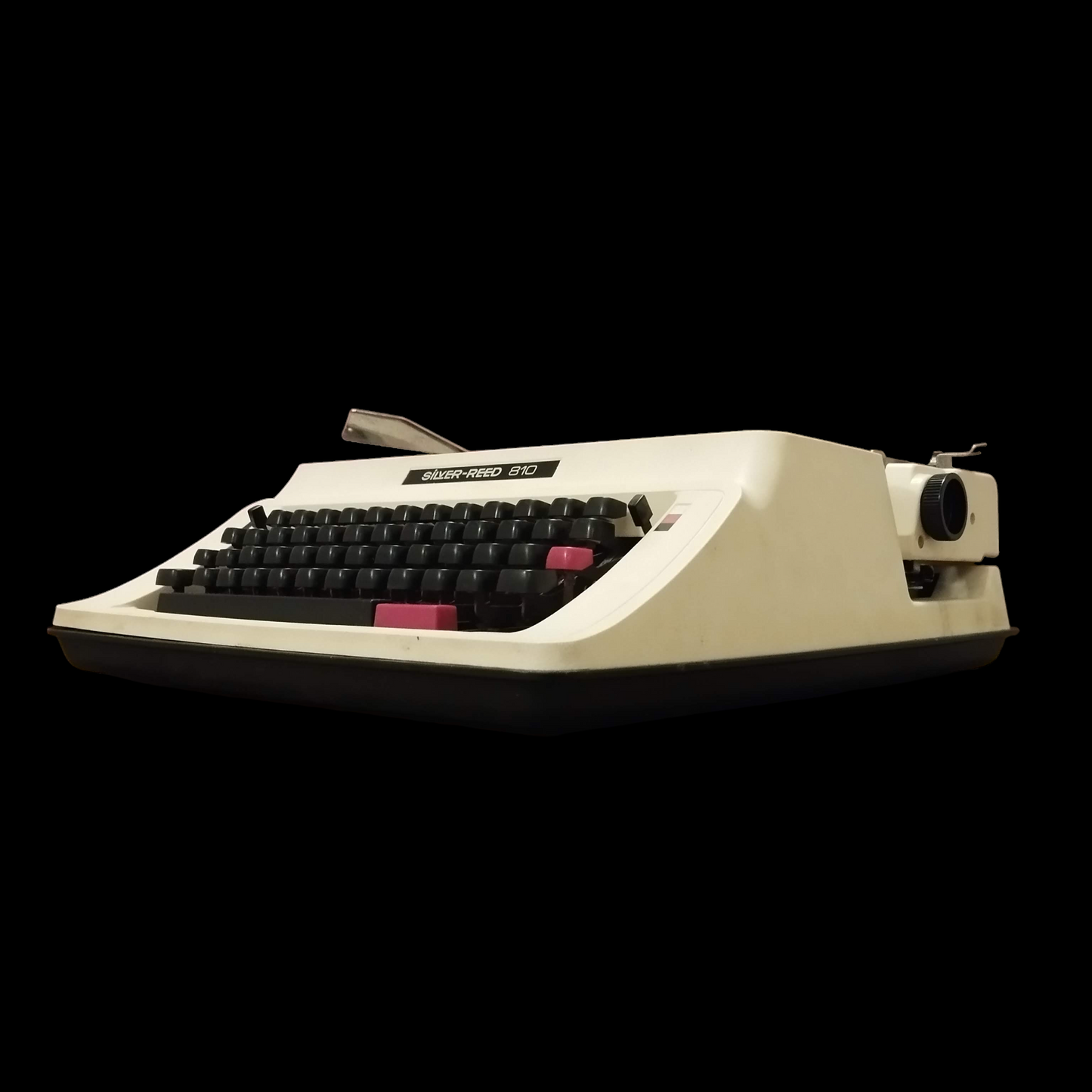 Image of Silver Reed 810 Typewriter. Available from universaltypewritercompany.in.