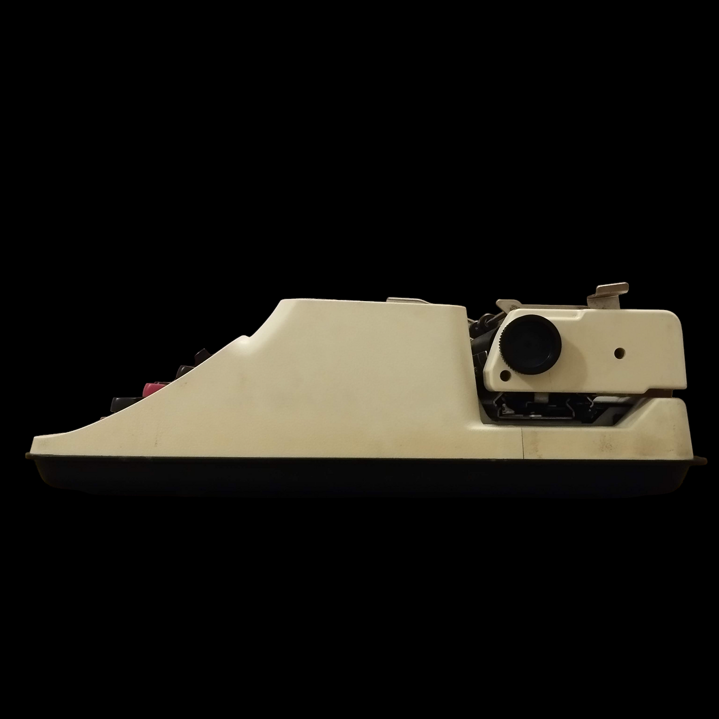 Image of Silver Reed 810 Typewriter. Available from universaltypewritercompany.in.