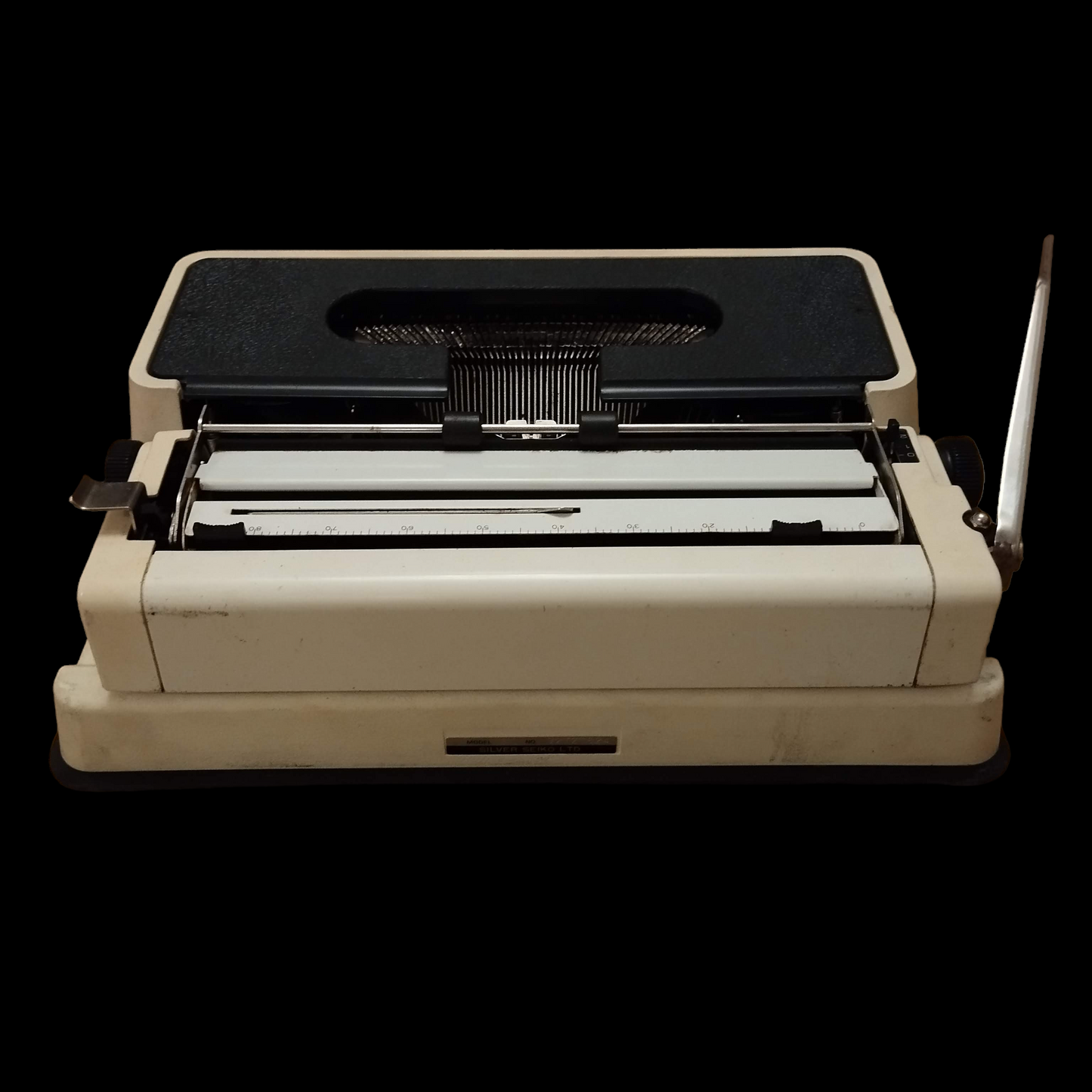 Image of Silver Reed 810 Typewriter. Available from universaltypewritercompany.in.
