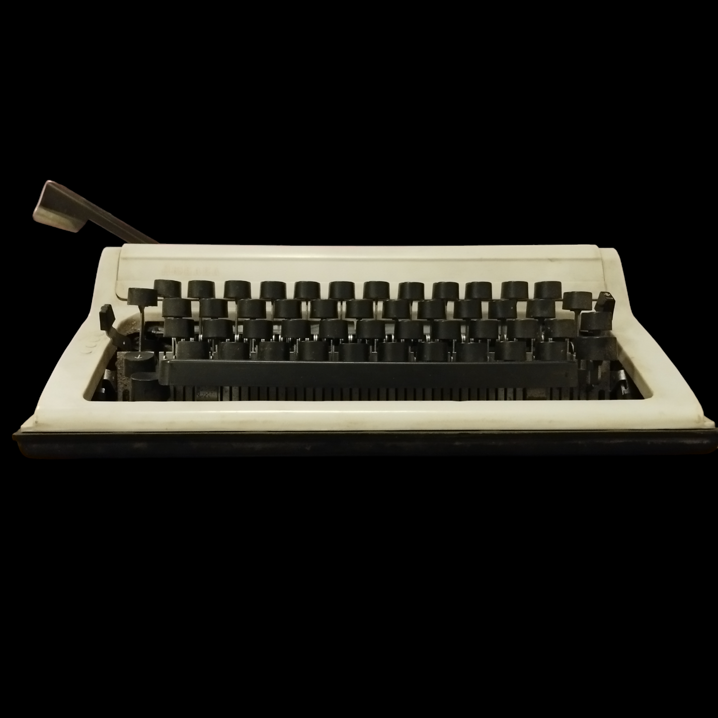 Image of Russian Keyboard Typewriter. Available from universaltypewritercompany.in