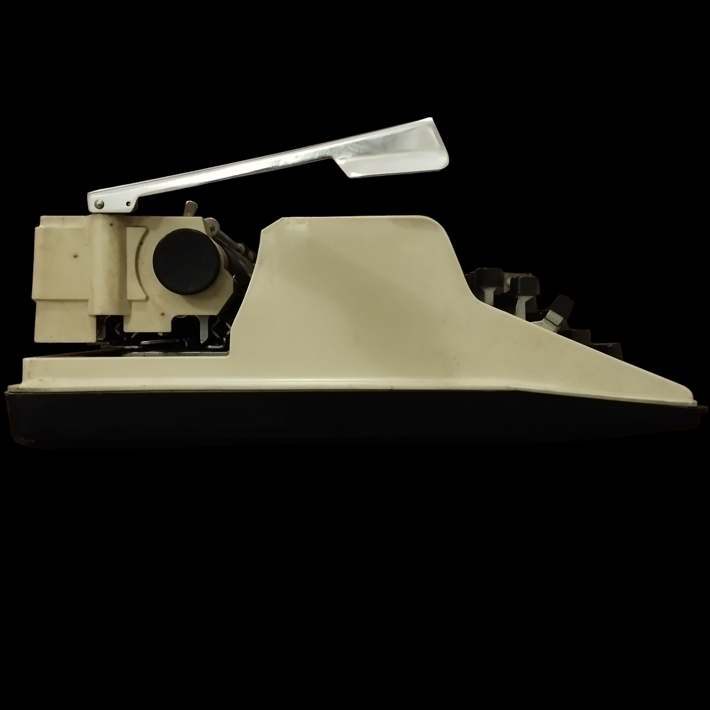 Image of Russian Keyboard Typewriter. Available from universaltypewritercompany.in