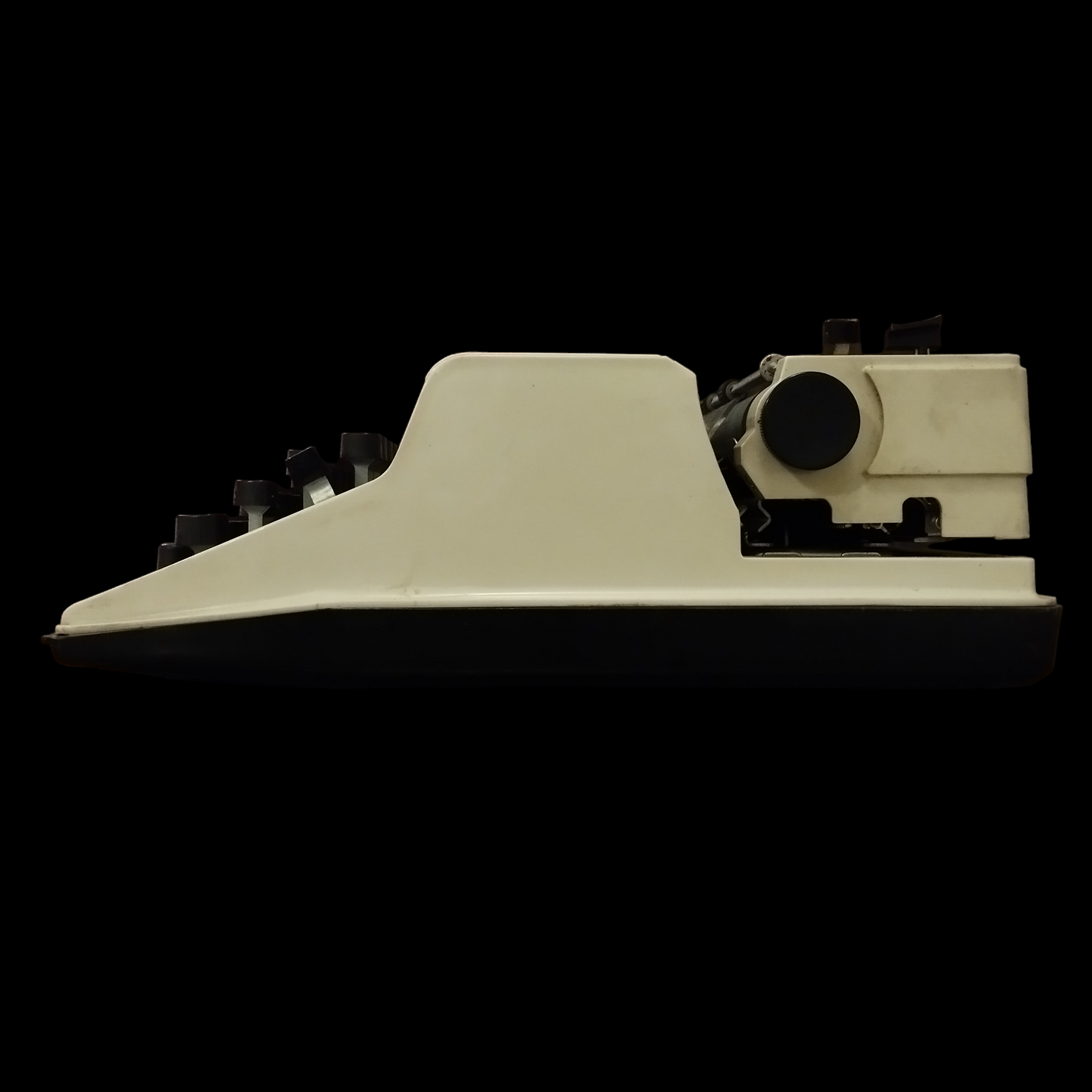 Image of Russian Keyboard Typewriter. Available from universaltypewritercompany.in