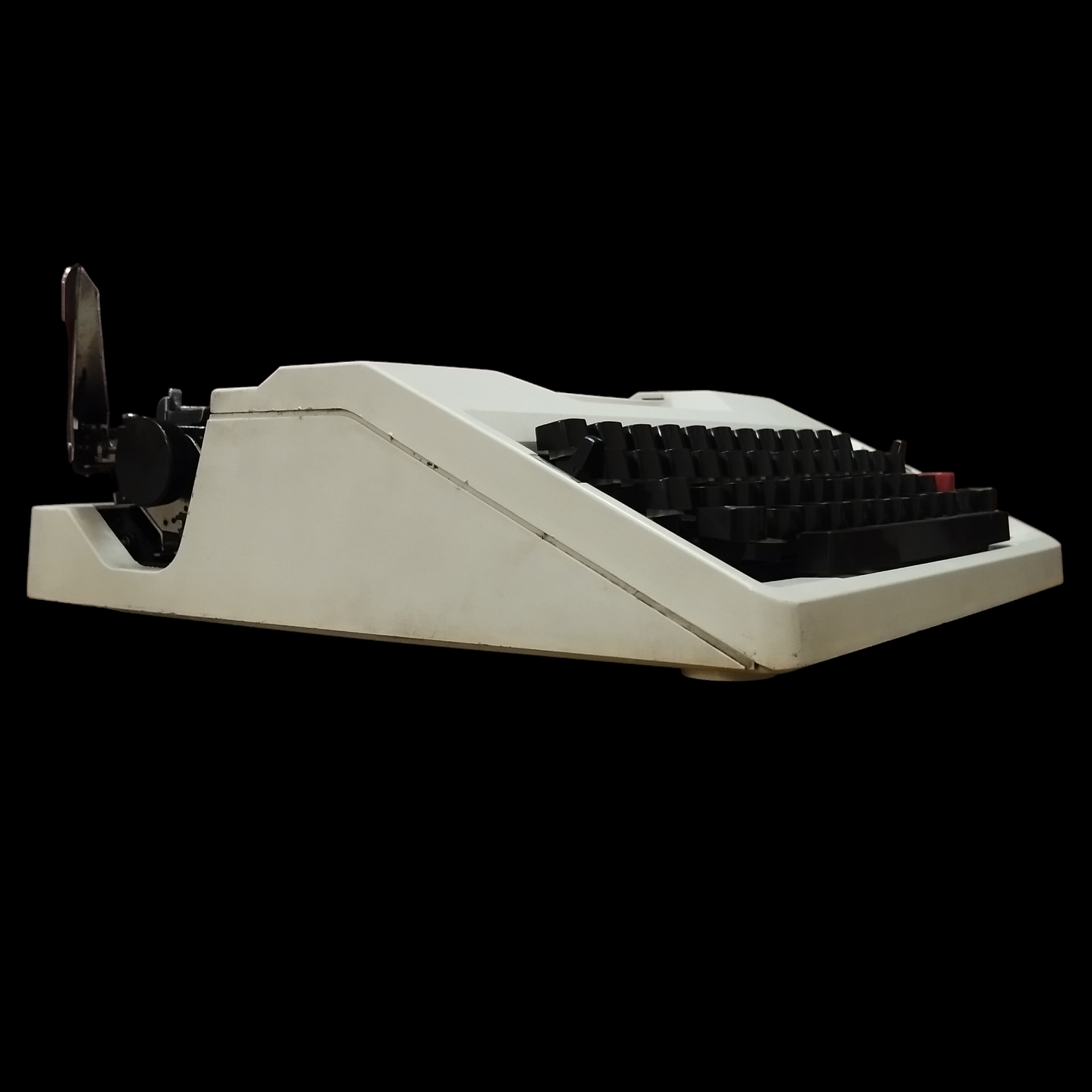 Image of Hanimex Regal Typewriter. Available from universaltypewritercompany.in