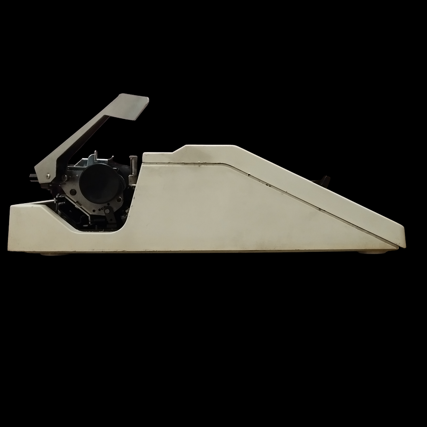 Image of Hanimex Regal Typewriter. Available from universaltypewritercompany.in