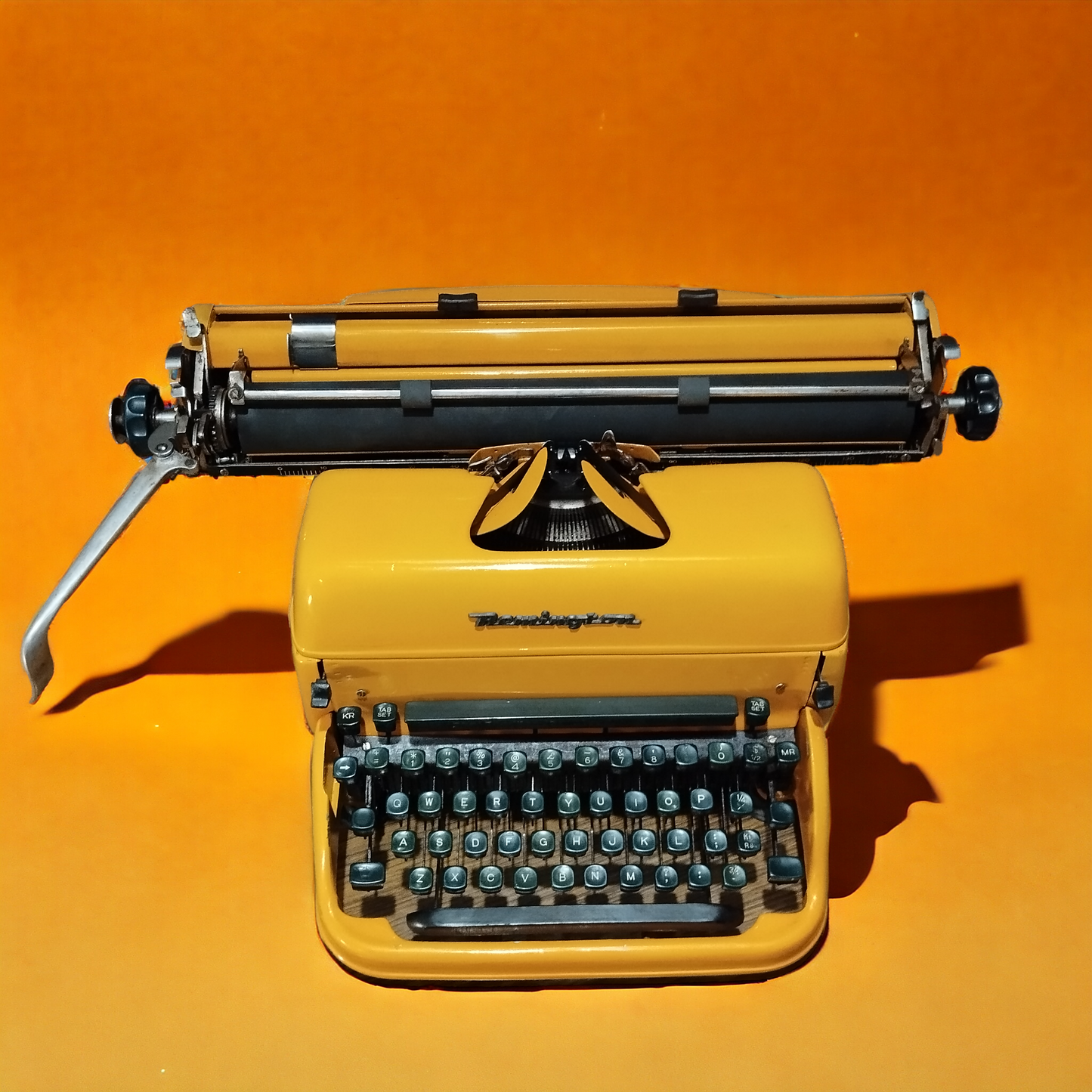 Image of Remington Desktop Typewriter. Available from universaltypewritercompany.in