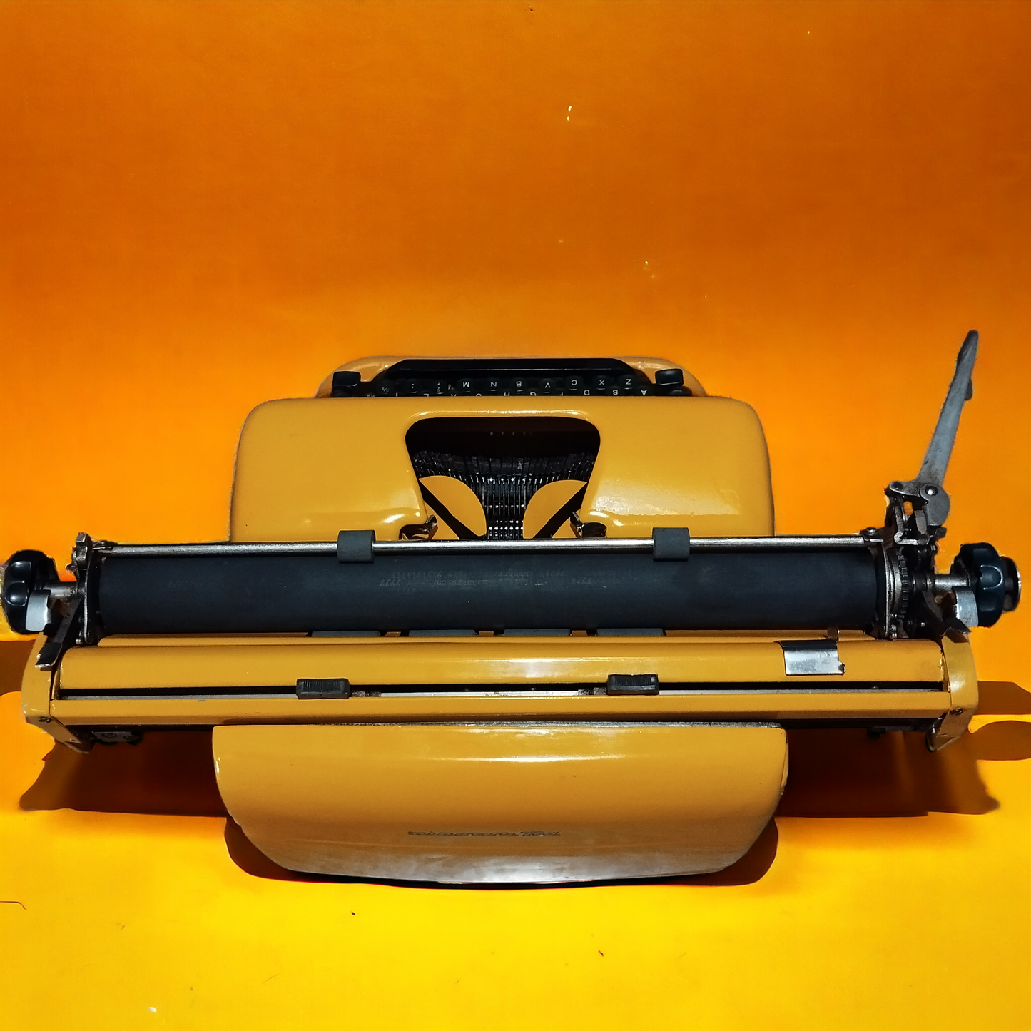 Image of Remington Desktop Typewriter. Available from universaltypewritercompany.in