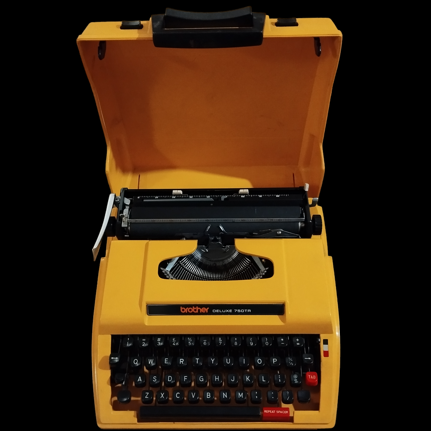Image of Brother DELUXE 750TR Typewriter. Available from universaltypewritercompany.in