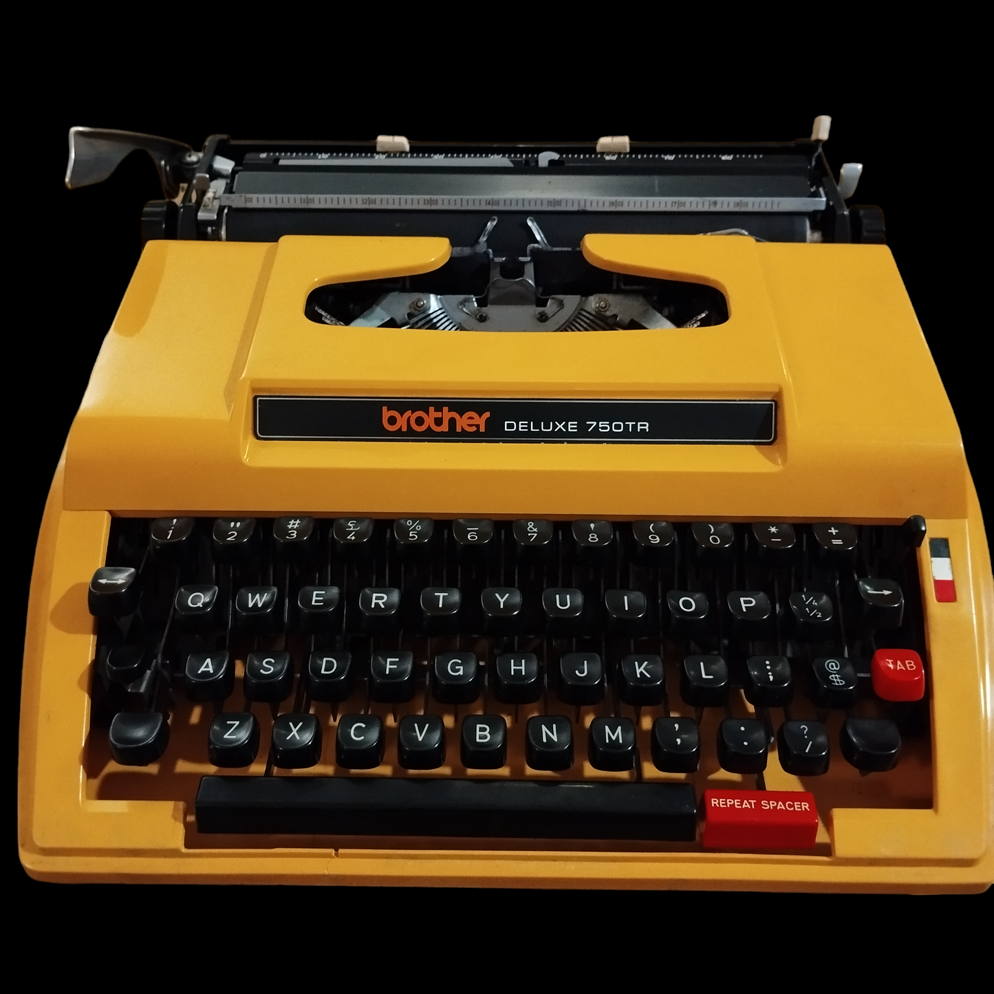 Image of Brother DELUXE 750TR Typewriter. Available from universaltypewritercompany.in