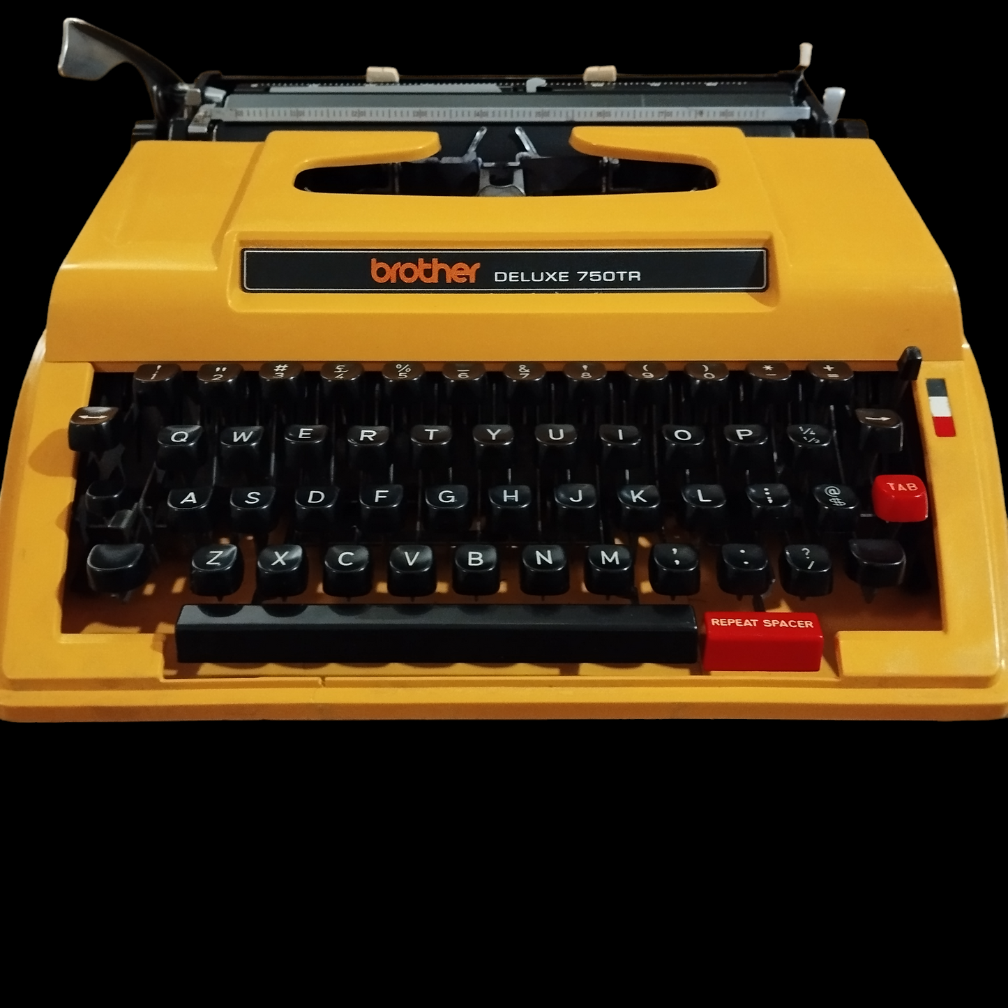 Image of Brother DELUXE 750TR Typewriter. Available from universaltypewritercompany.in