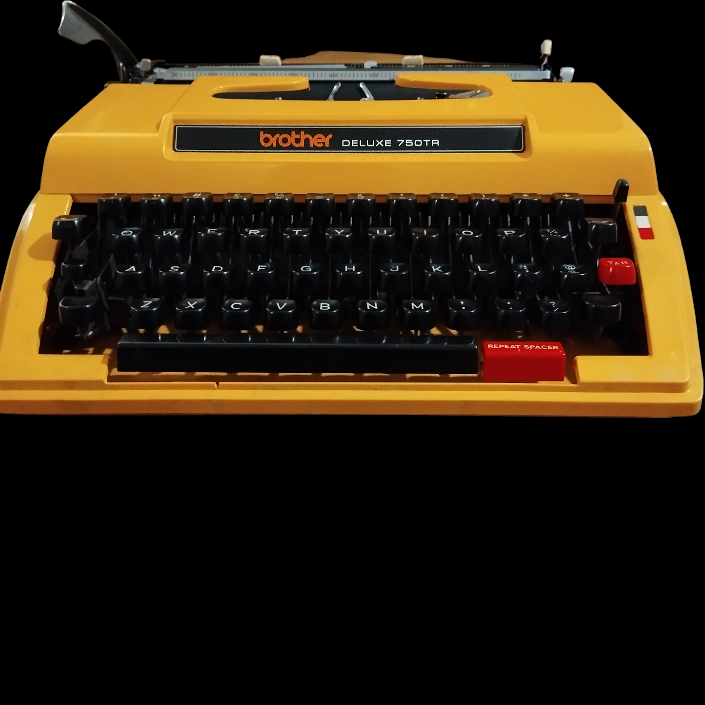 Image of Brother DELUXE 750TR Typewriter. Available from universaltypewritercompany.in