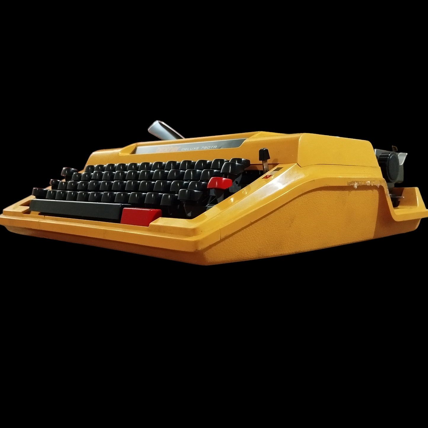 Image of Brother DELUXE 750TR Typewriter. Available from universaltypewritercompany.in