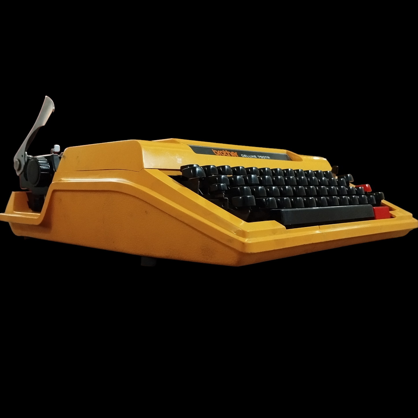 Image of Brother DELUXE 750TR Typewriter. Available from universaltypewritercompany.in