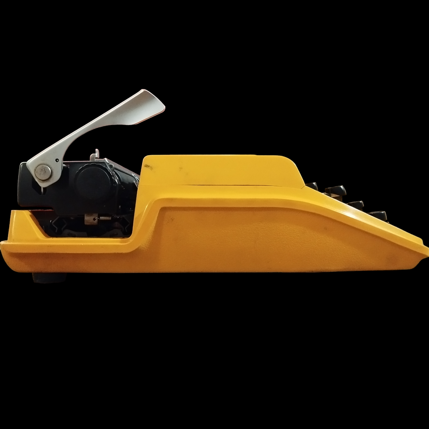 Image of Brother DELUXE 750TR Typewriter. Available from universaltypewritercompany.in