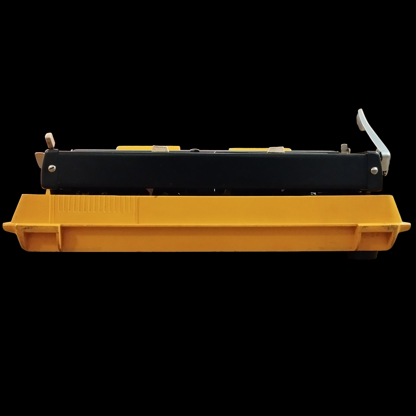 Image of Brother DELUXE 750TR Typewriter. Available from universaltypewritercompany.in
