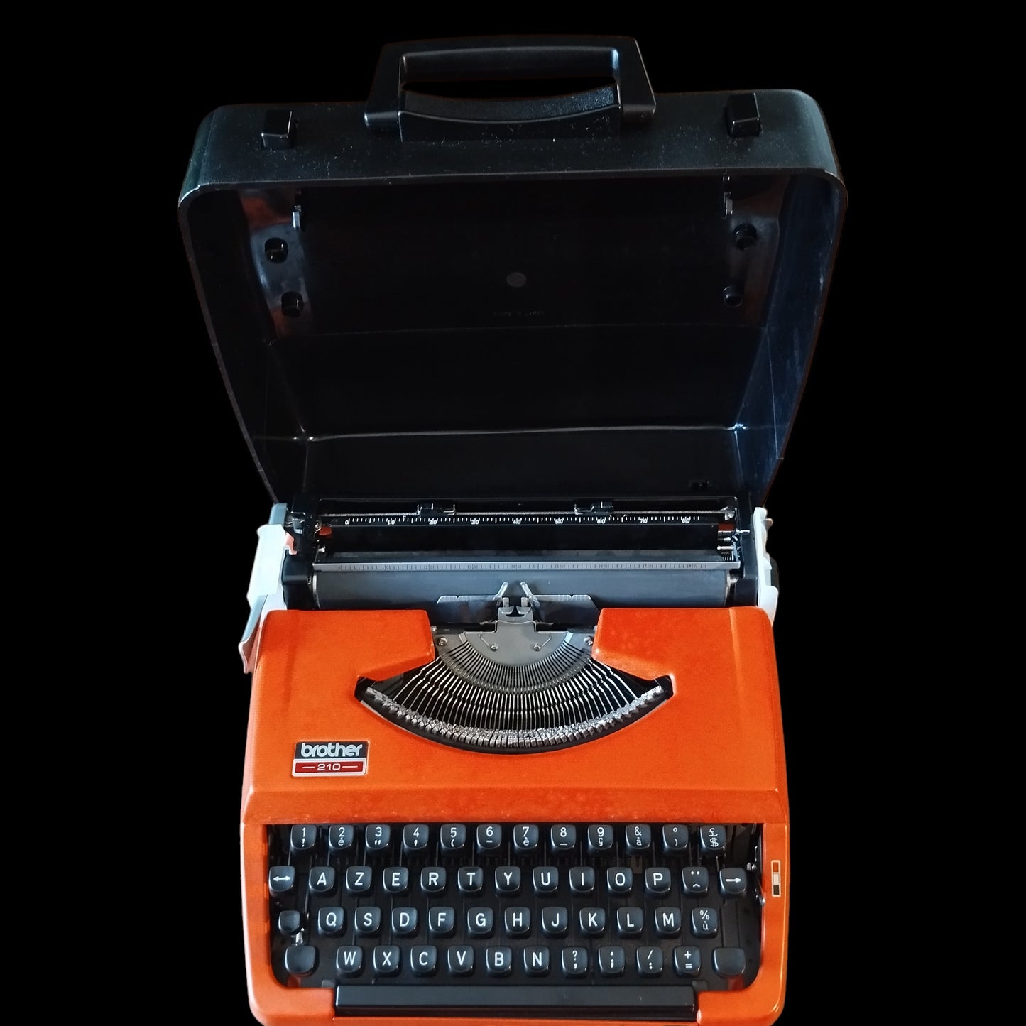 Image of Brother 810 AZERTY Keyboard Typewriter. Available from universaltypewritercompany.in