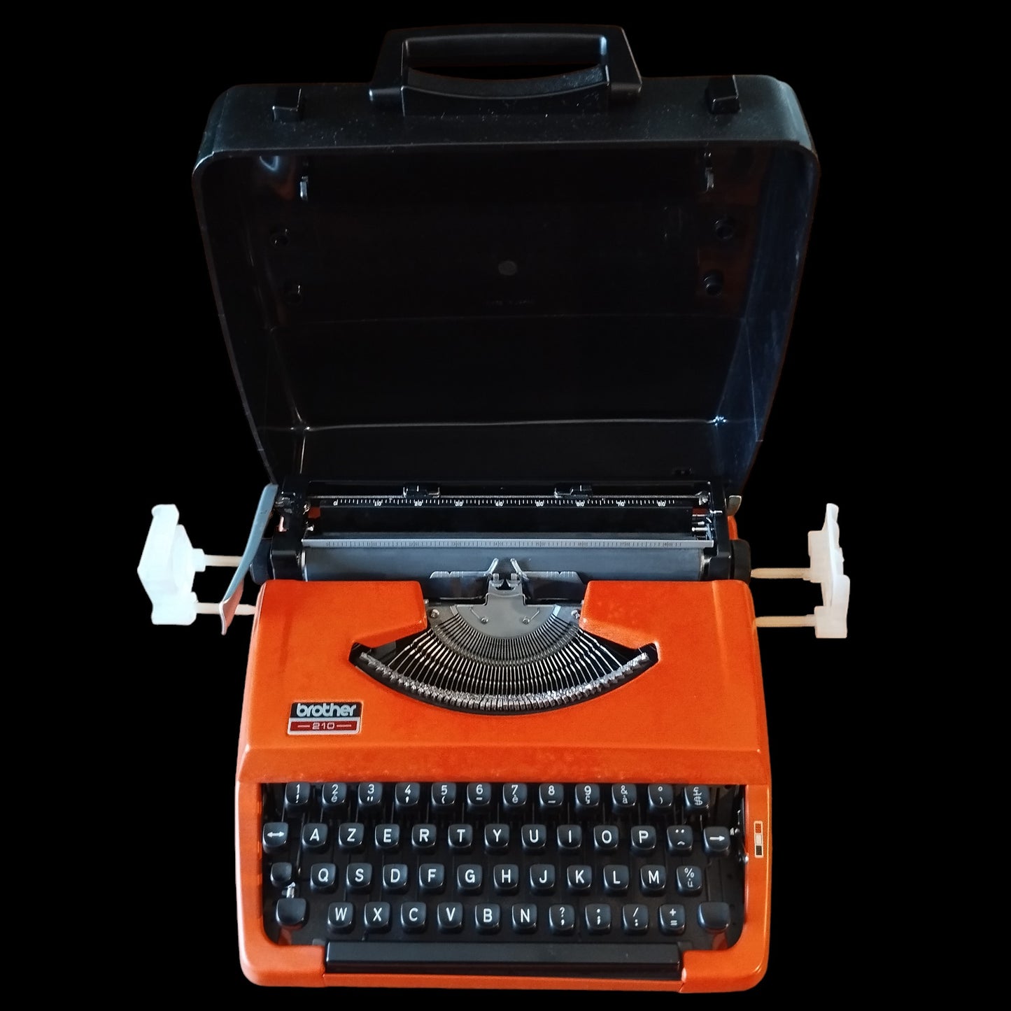 Image of Brother 810 AZERTY Keyboard Typewriter. Available from universaltypewritercompany.in