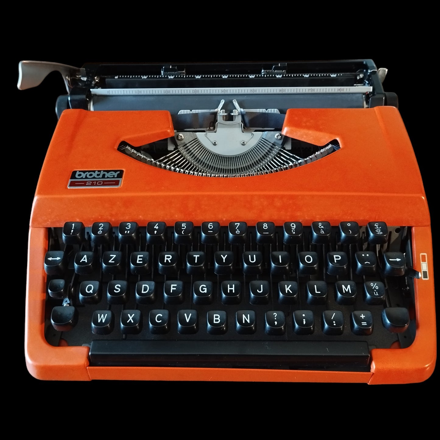 Image of Brother 810 AZERTY Keyboard Typewriter. Available from universaltypewritercompany.in