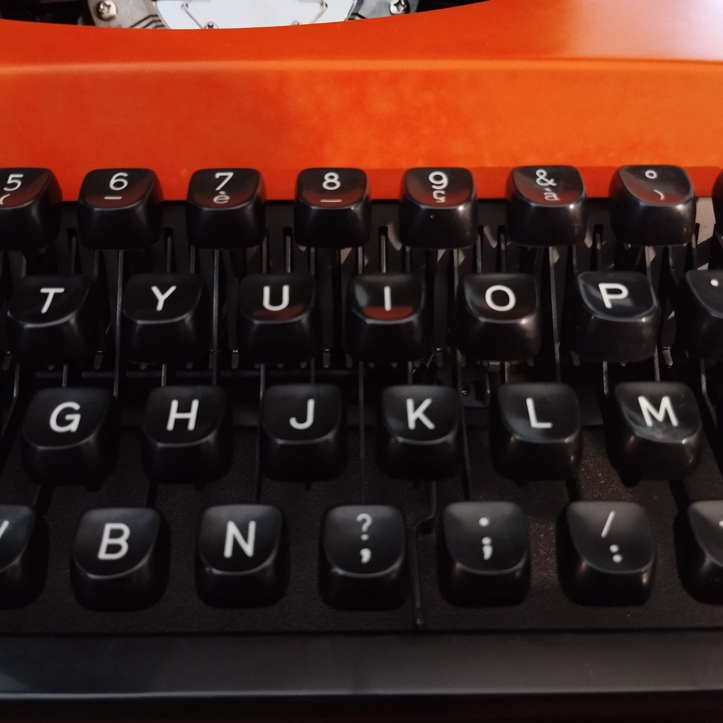 Image of Brother 810 AZERTY Keyboard Typewriter. Available from universaltypewritercompany.in