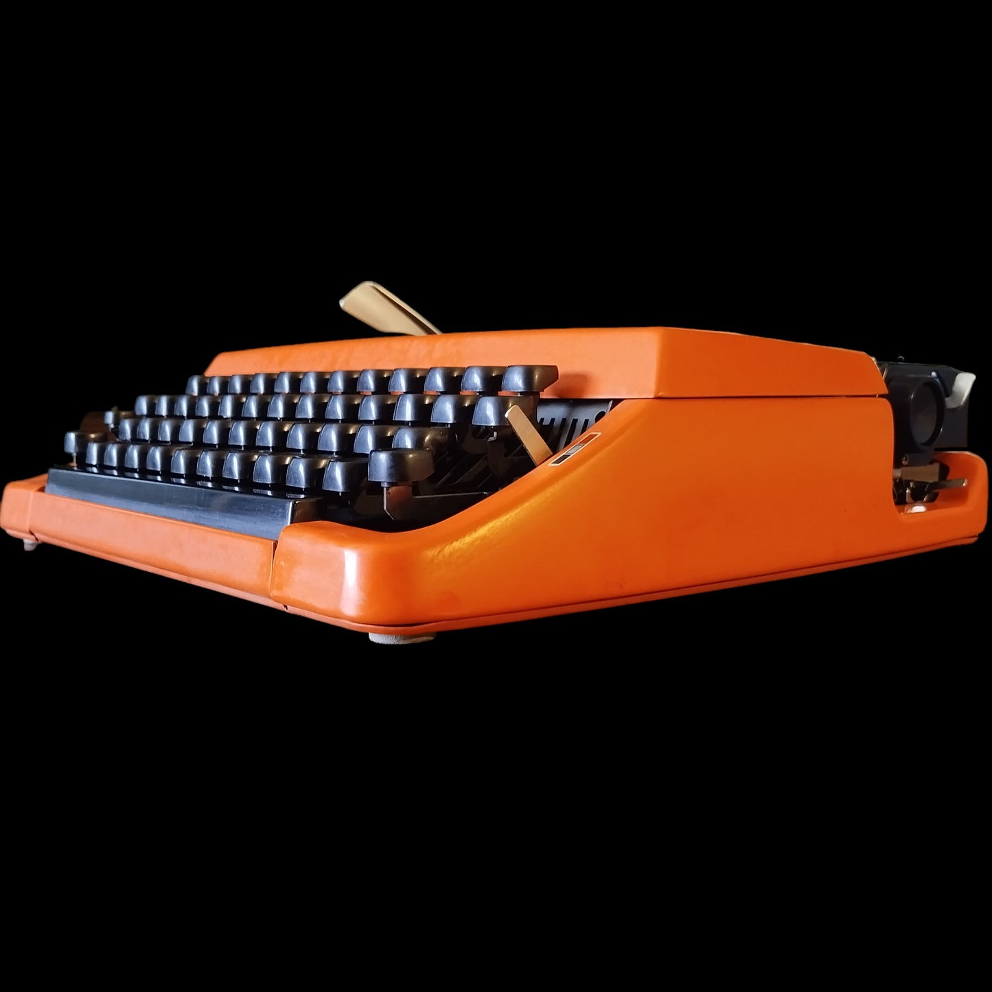 Image of Brother 810 AZERTY Keyboard Typewriter. Available from universaltypewritercompany.in