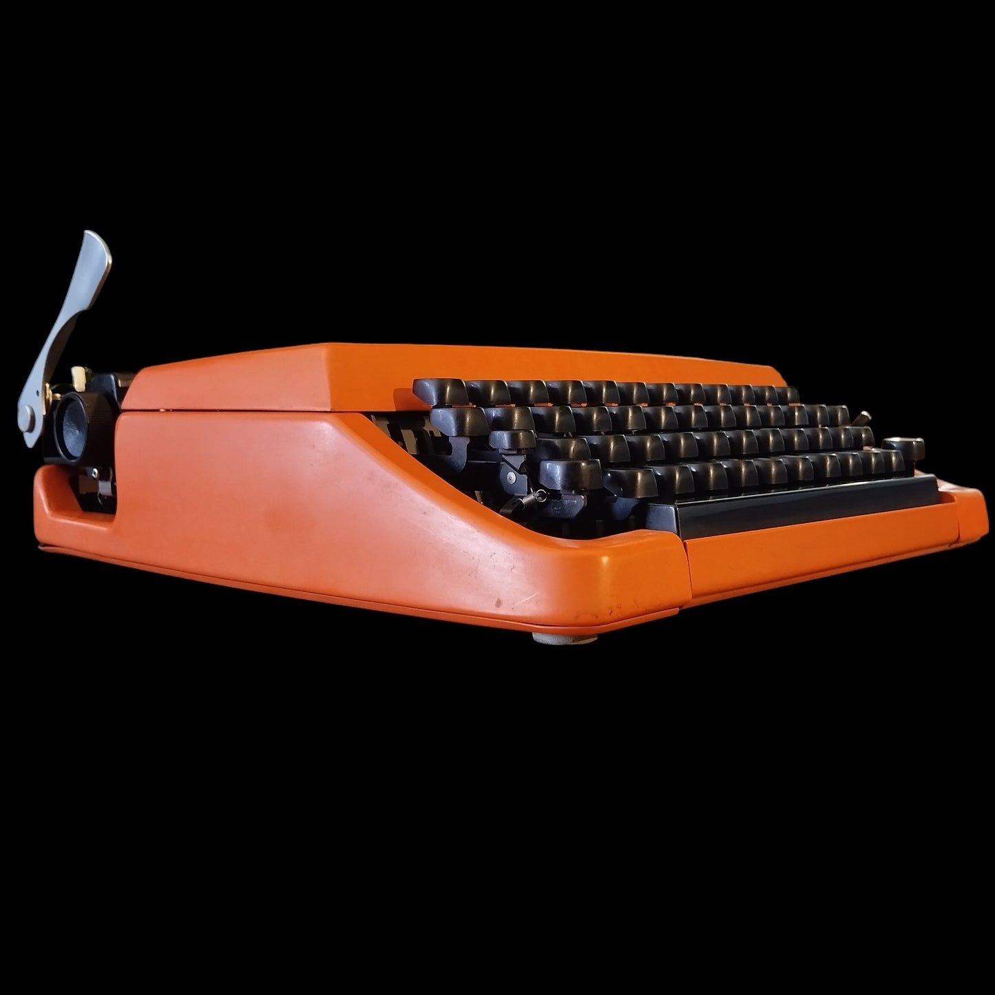 Image of Brother 810 AZERTY Keyboard Typewriter. Available from universaltypewritercompany.in