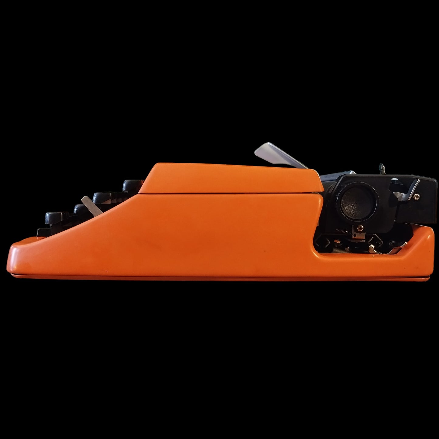 Image of Brother 810 AZERTY Keyboard Typewriter. Available from universaltypewritercompany.in