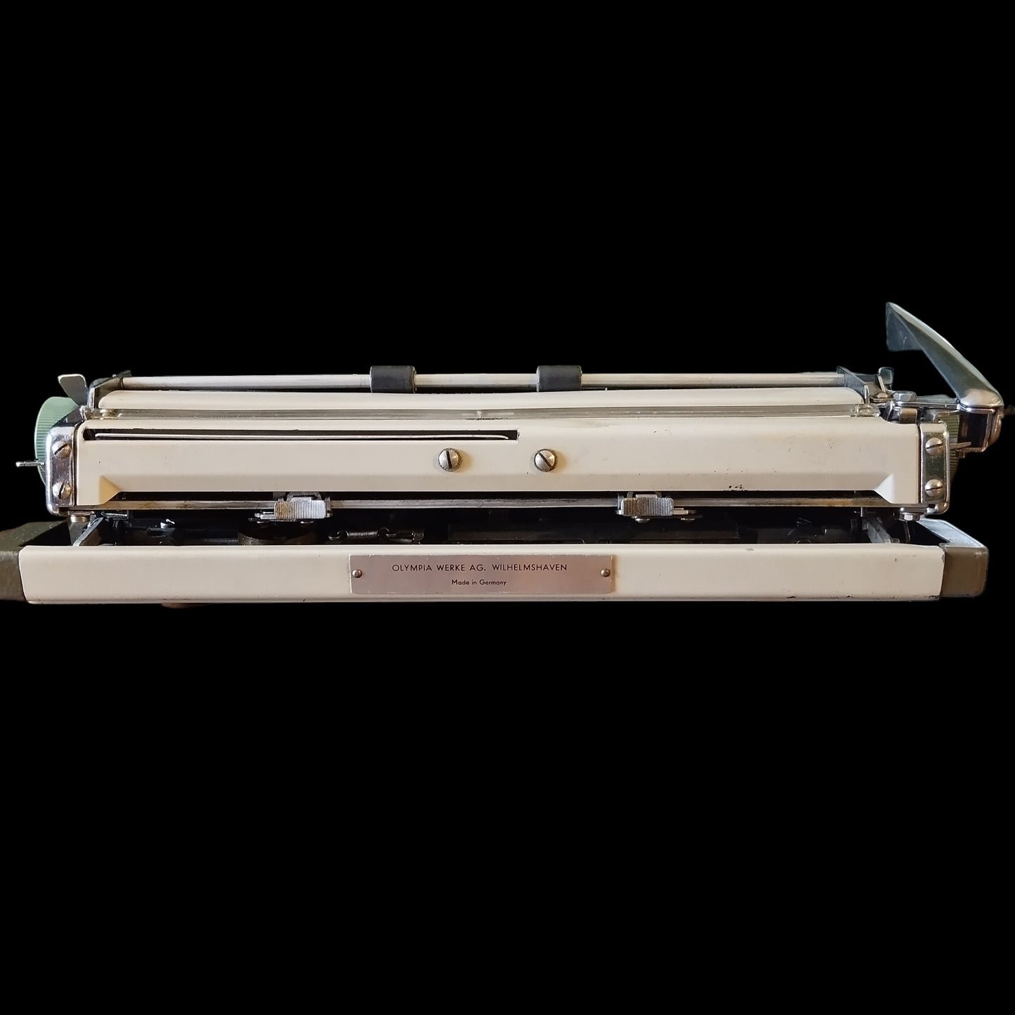 Image of Olympia Port SF DLX Typewriter. Available from universaltypewritercompany.in