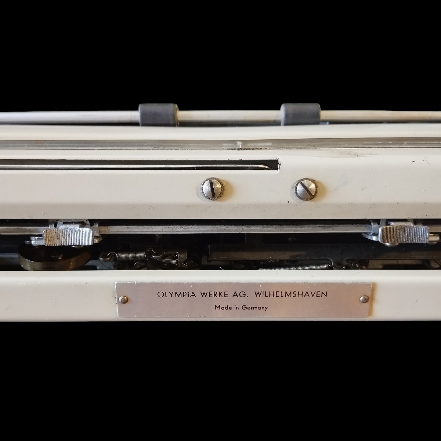 Image of Olympia Port SF DLX Typewriter. Available from universaltypewritercompany.in