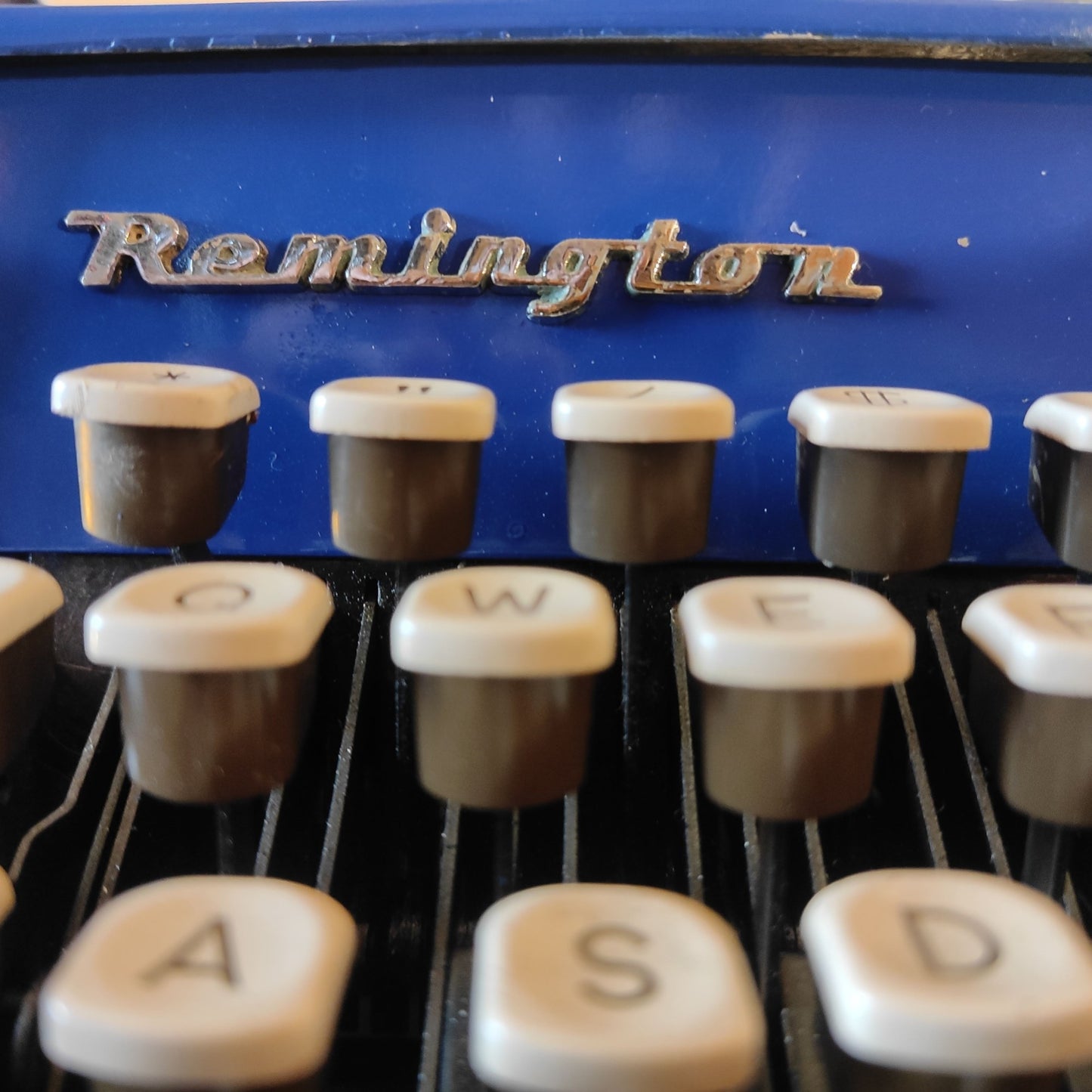 Image of Remington Monarch Typewriter. Available from universaltypewritercompany.in
