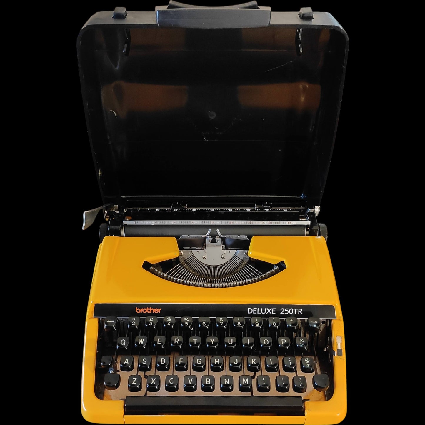 Image of Brother Deluxe 250TR Typewriter. Available from universaltypewritercompany.in