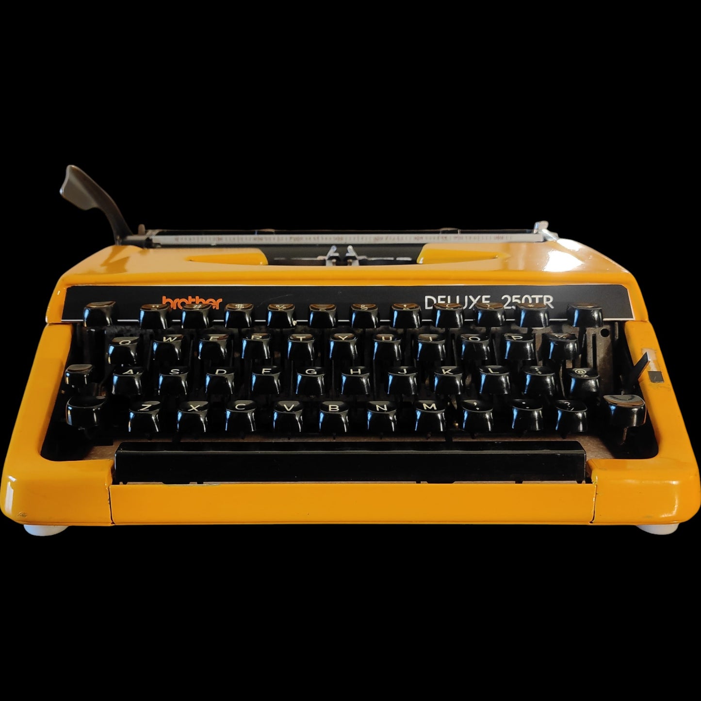 Image of Brother Deluxe 250TR Typewriter. Available from universaltypewritercompany.in