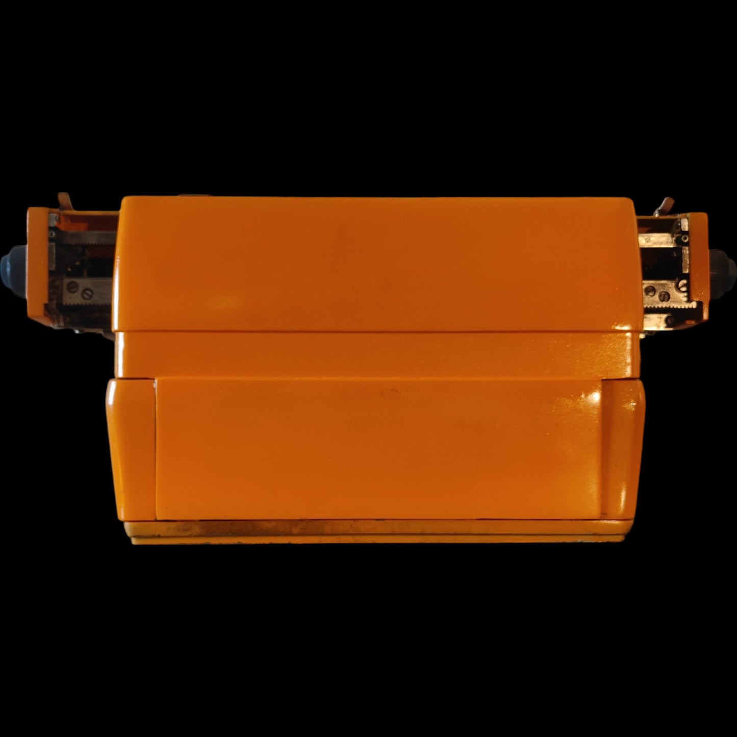 Image of Remington 2000 Typewriter. Available from universaltypewritercompany.in