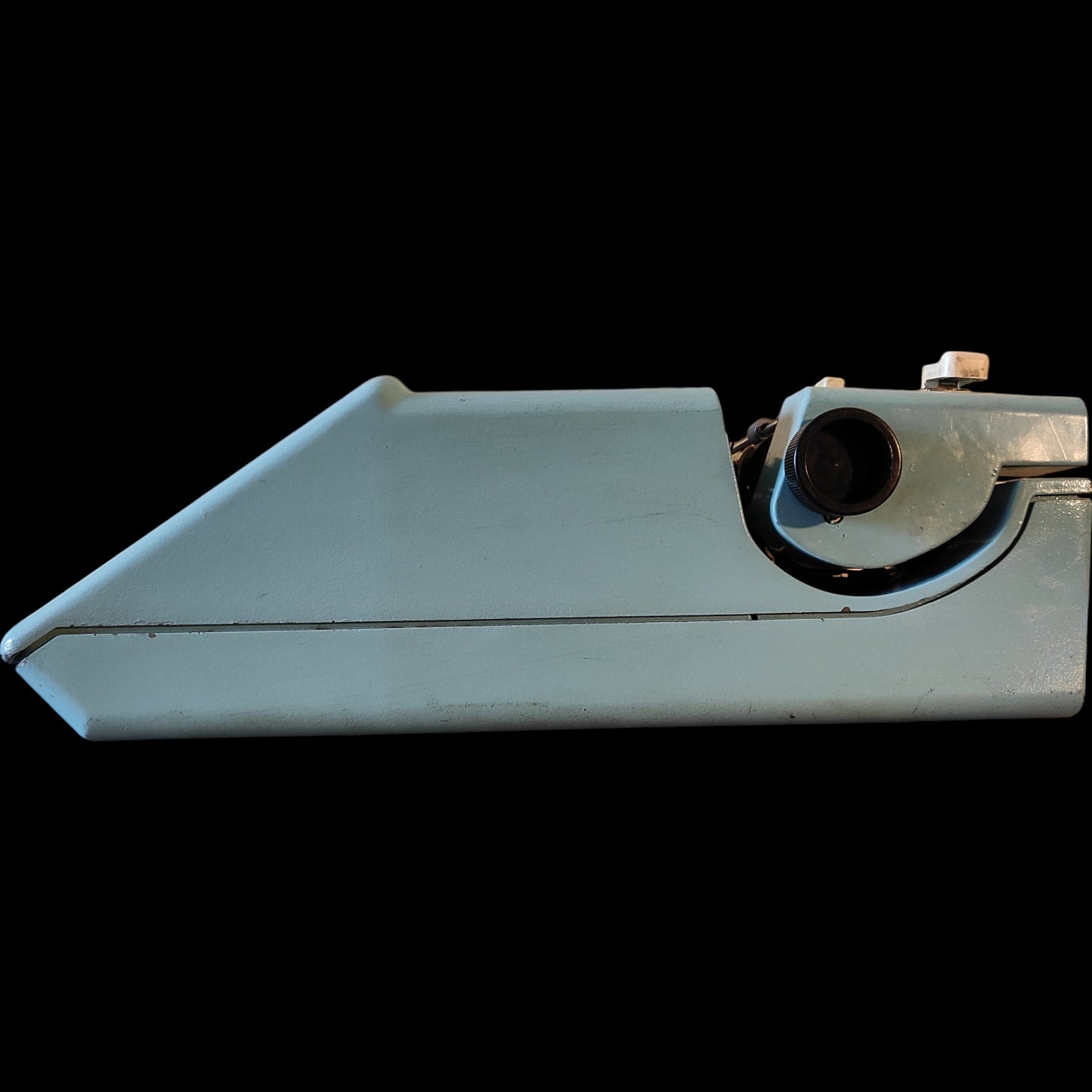 Image of Olivetti Studio 46 Typewriter. Available from universaltypewritercompany.in