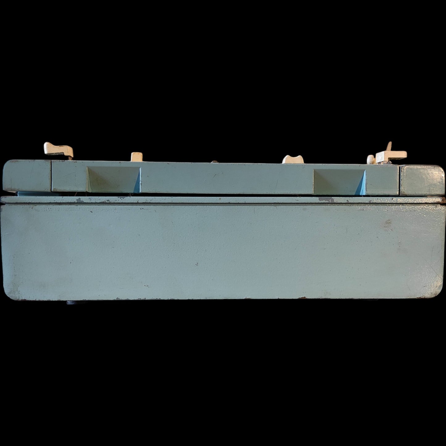 Image of Olivetti Studio 46 Typewriter. Available from universaltypewritercompany.in